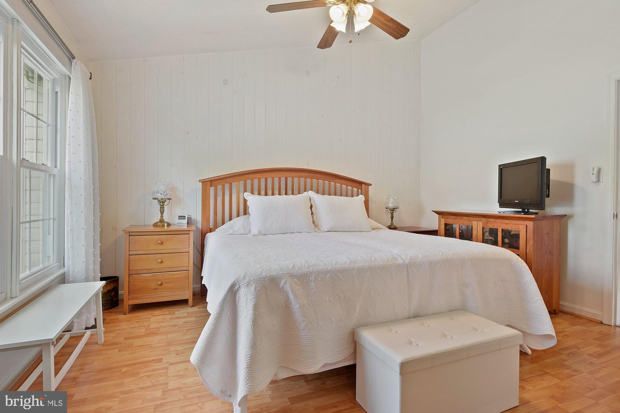 CONSTANT FRIENDSHIP - Residential