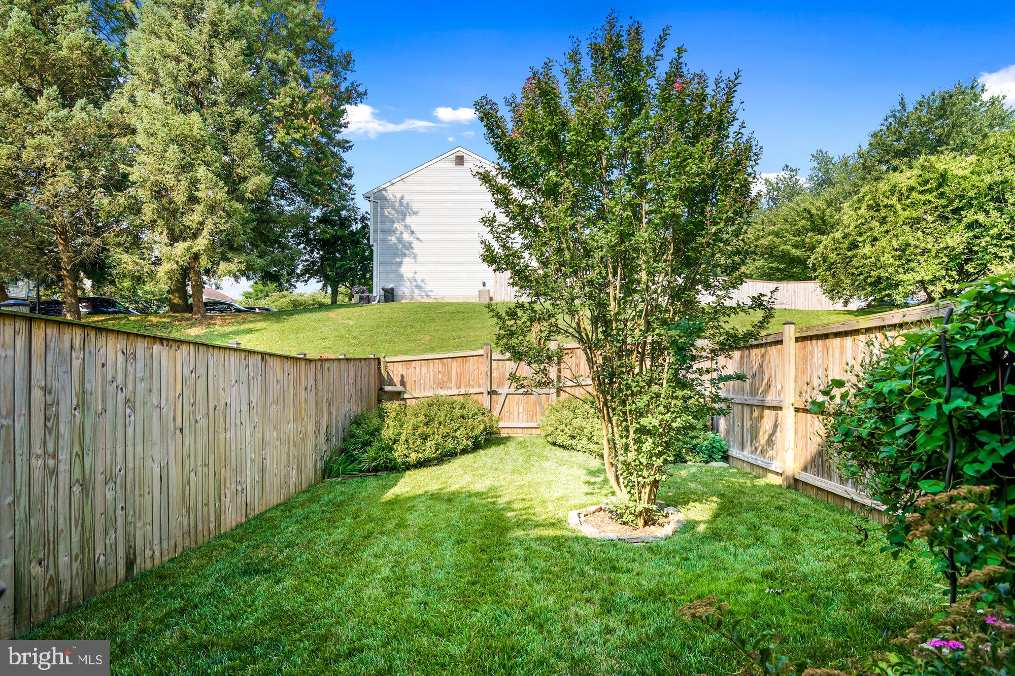 CONSTANT FRIENDSHIP - Residential