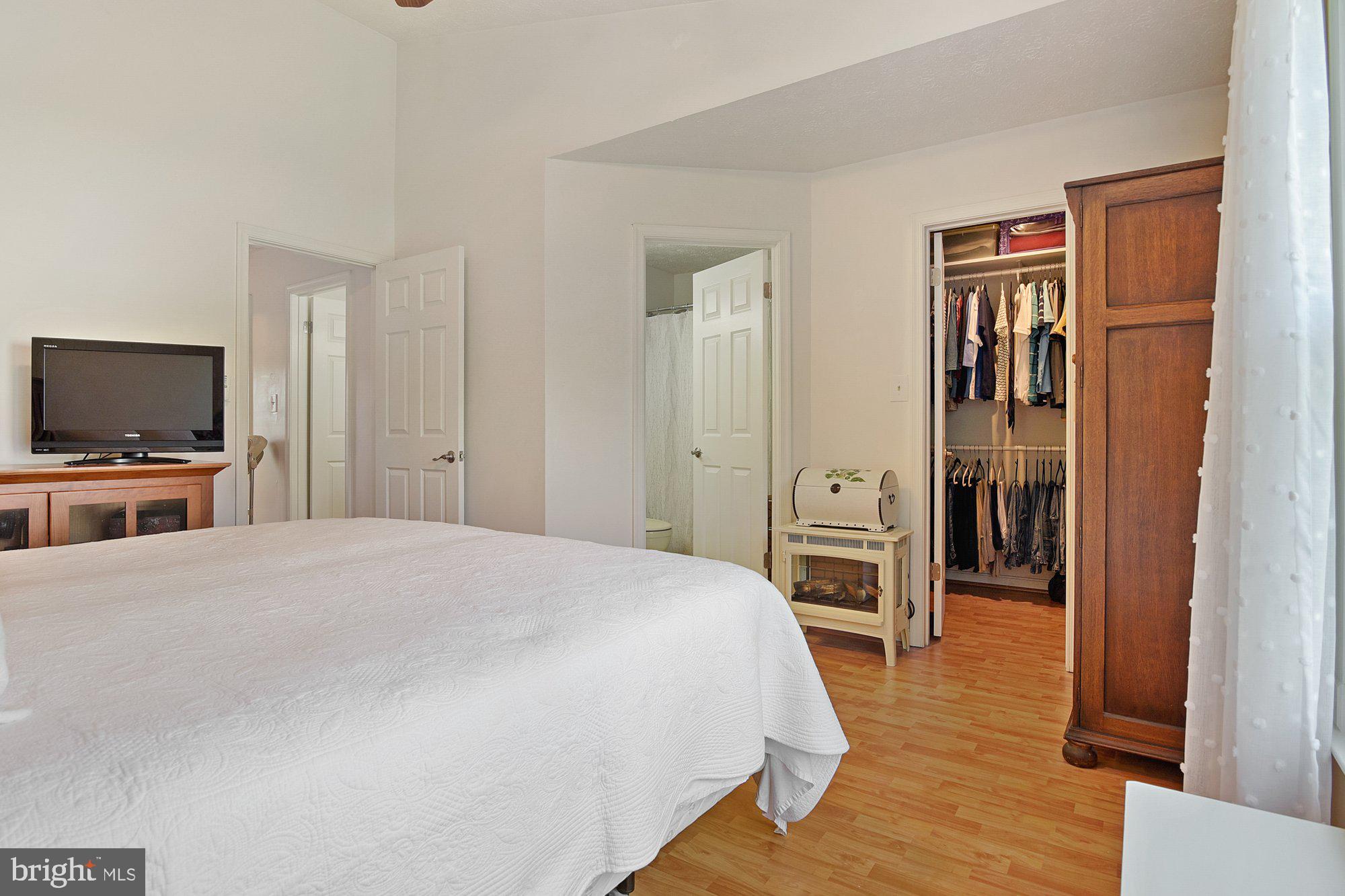 CONSTANT FRIENDSHIP - Residential