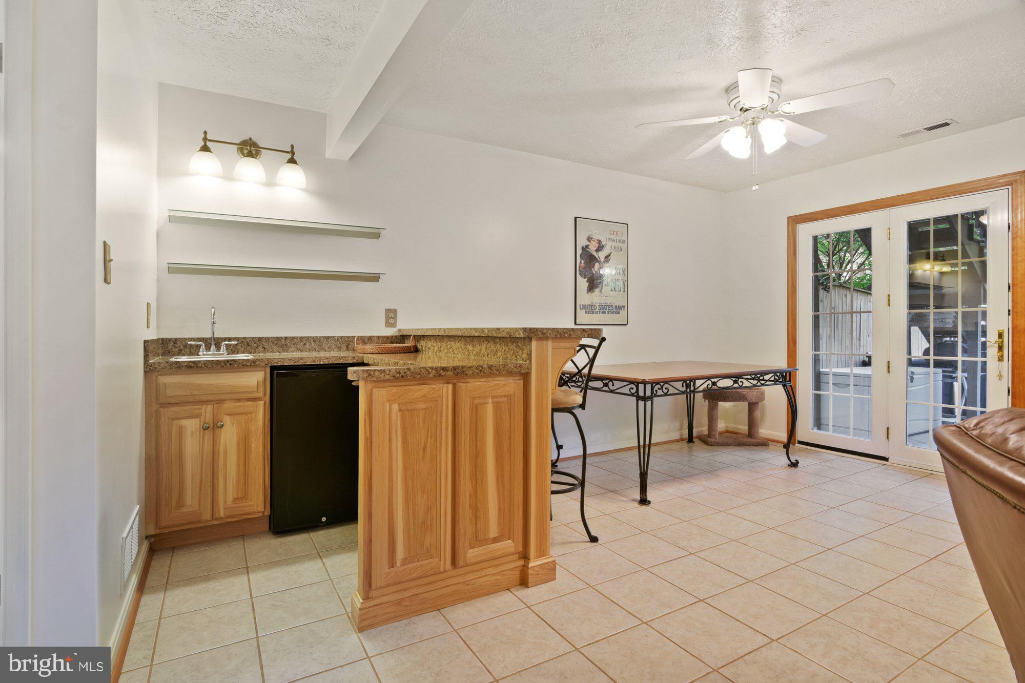 CONSTANT FRIENDSHIP - Residential