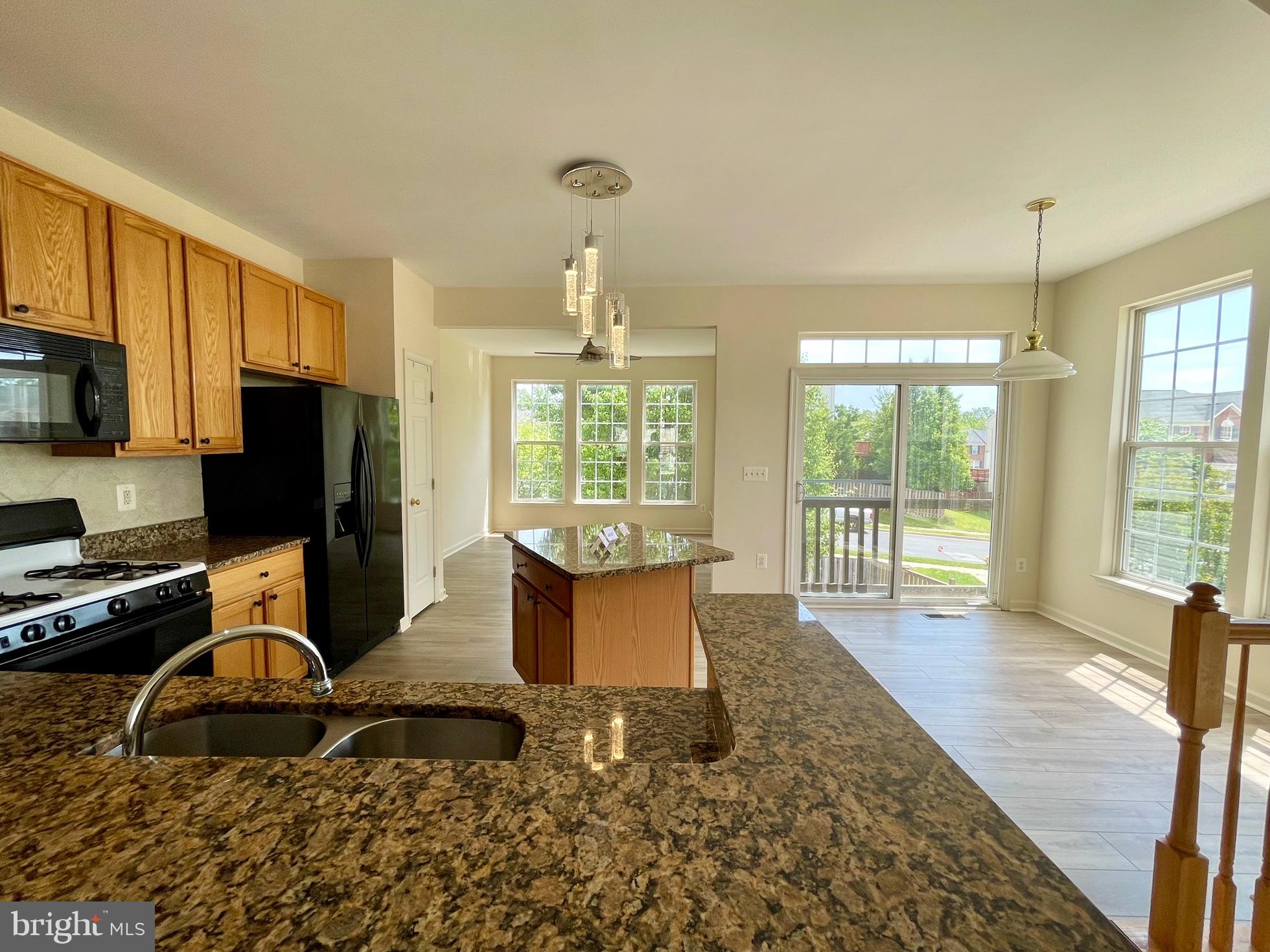 RIVERSIDE STATION - Residential