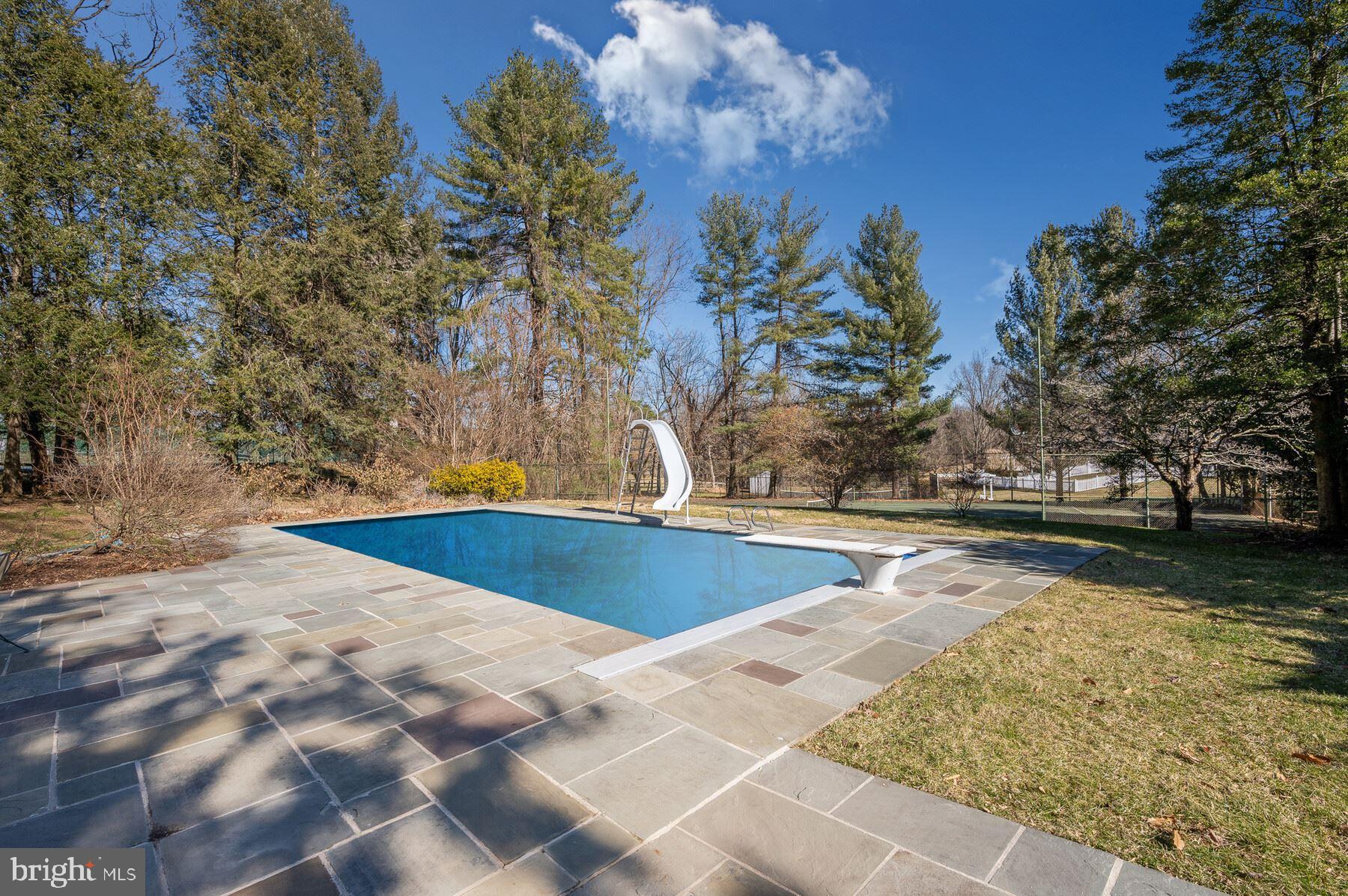 POTOMAC FALLS - Residential