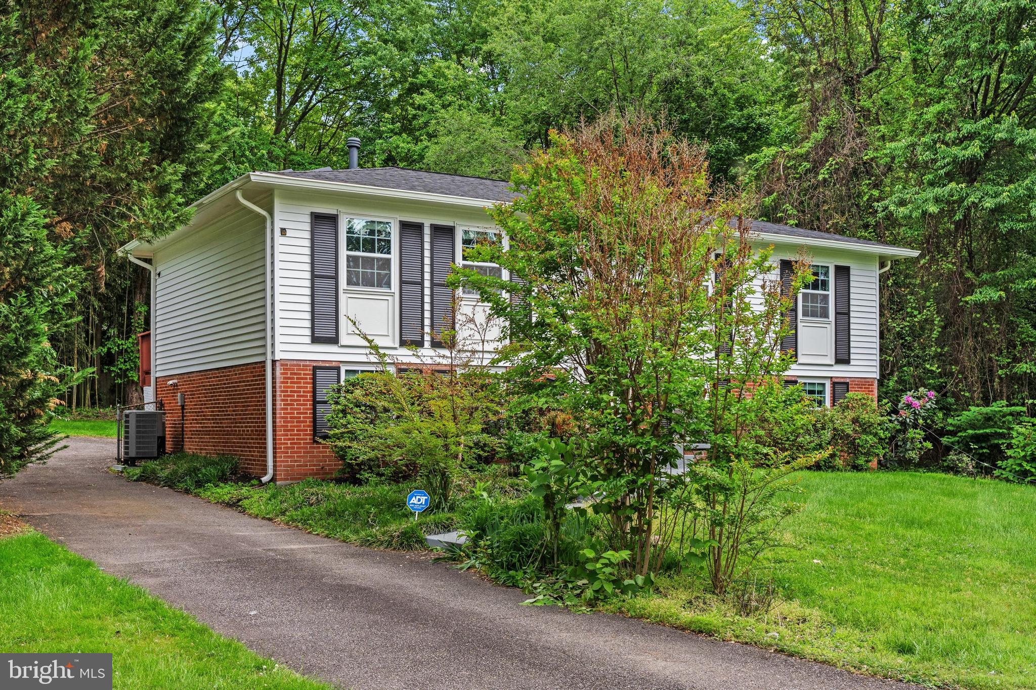 318 LAWYERS ROAD NW