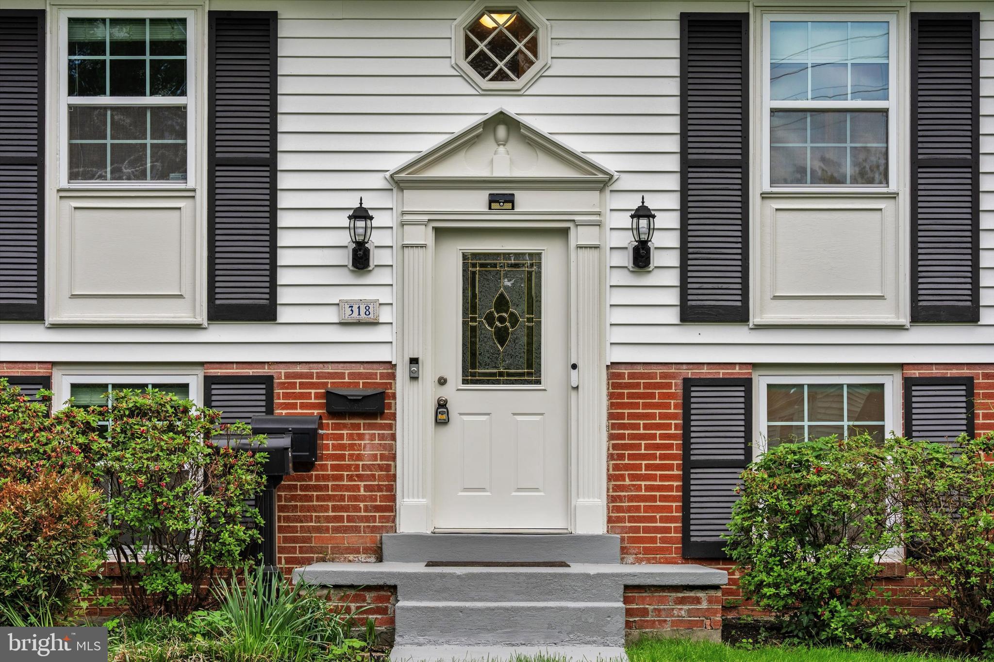 318 LAWYERS ROAD NW