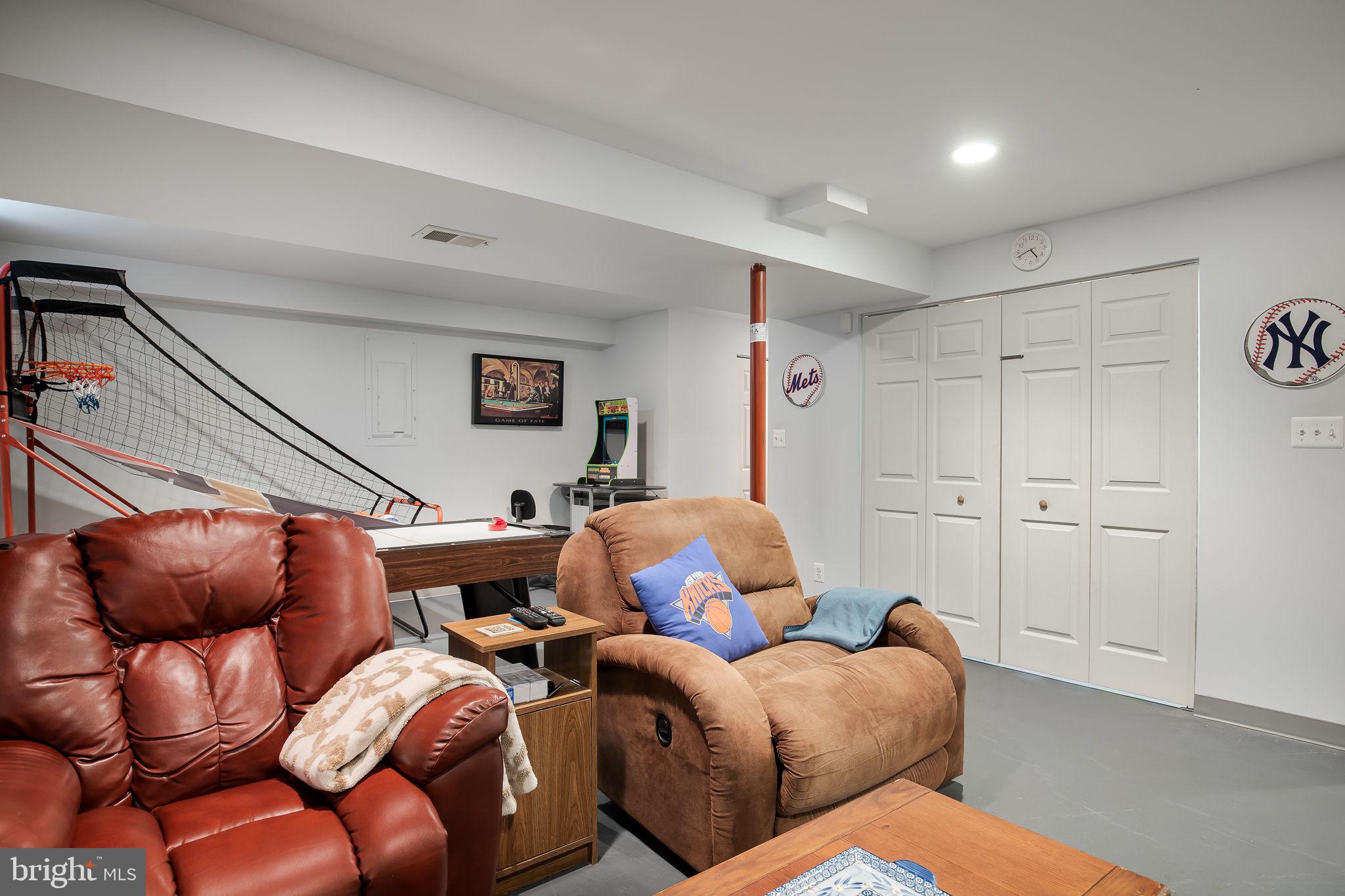 CEDAR CREST - Residential