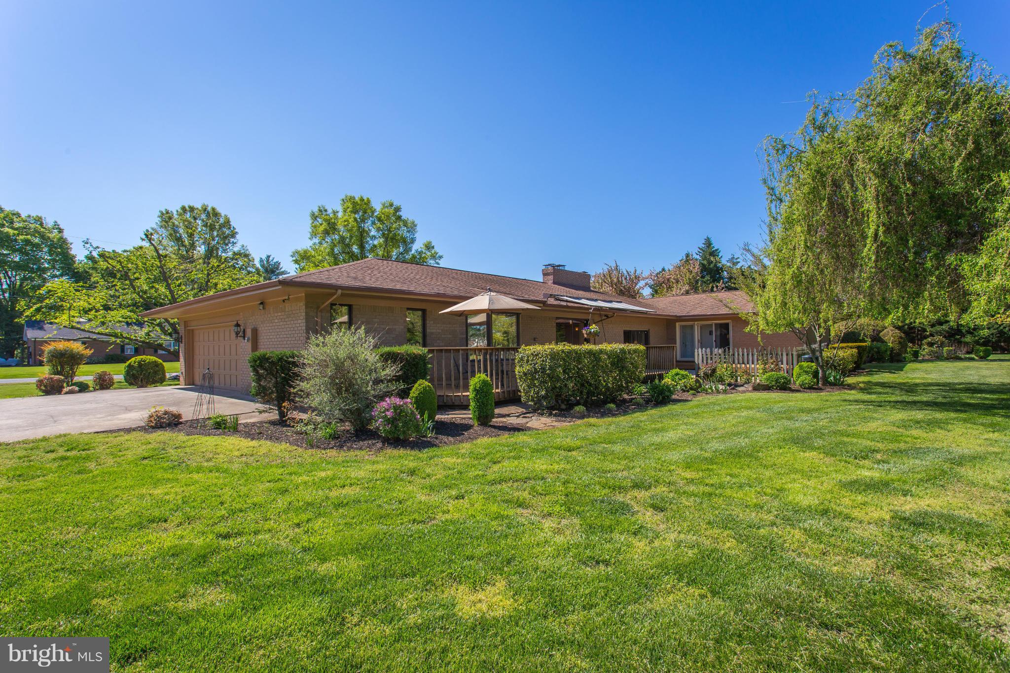 COUNTRY CLUB ESTATES - Residential