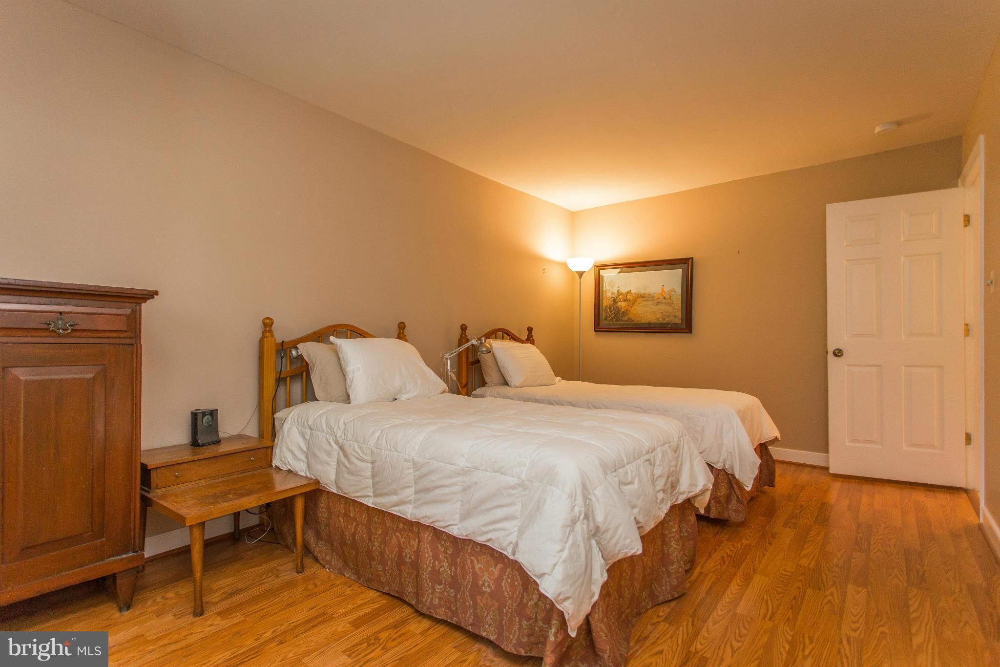 COUNTRY CLUB ESTATES - Residential