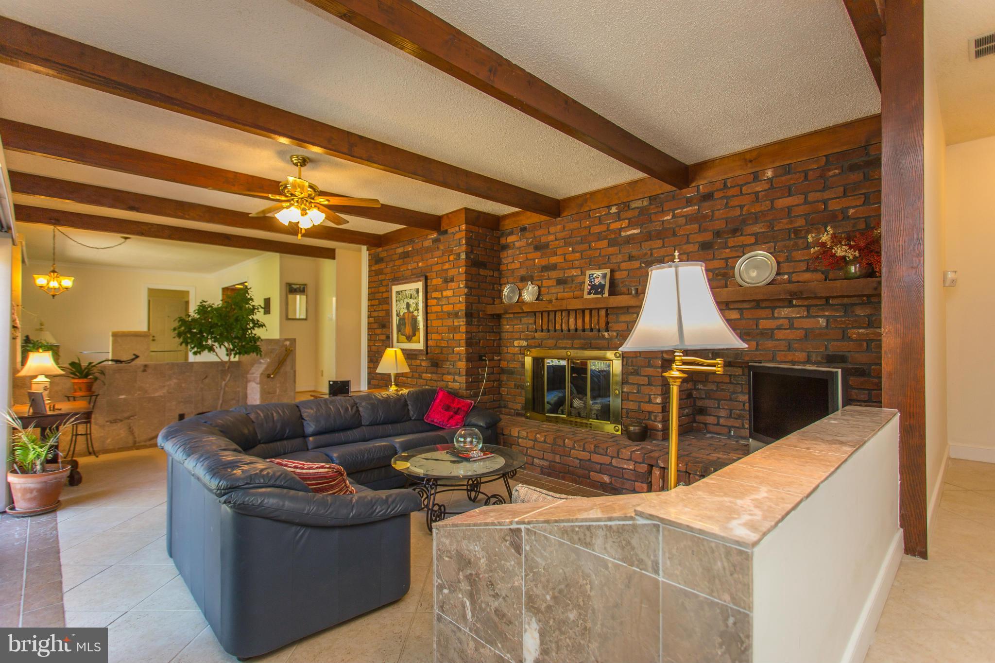 COUNTRY CLUB ESTATES - Residential