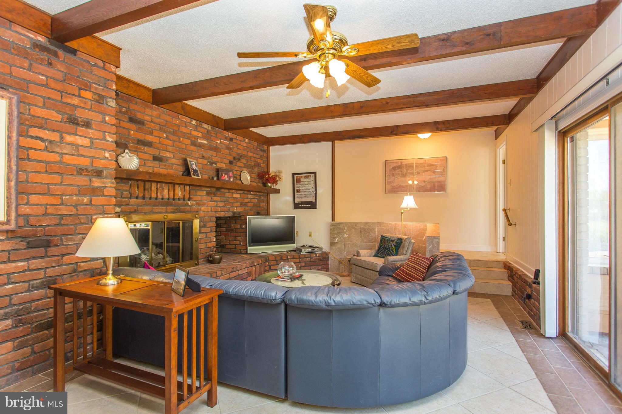 COUNTRY CLUB ESTATES - Residential