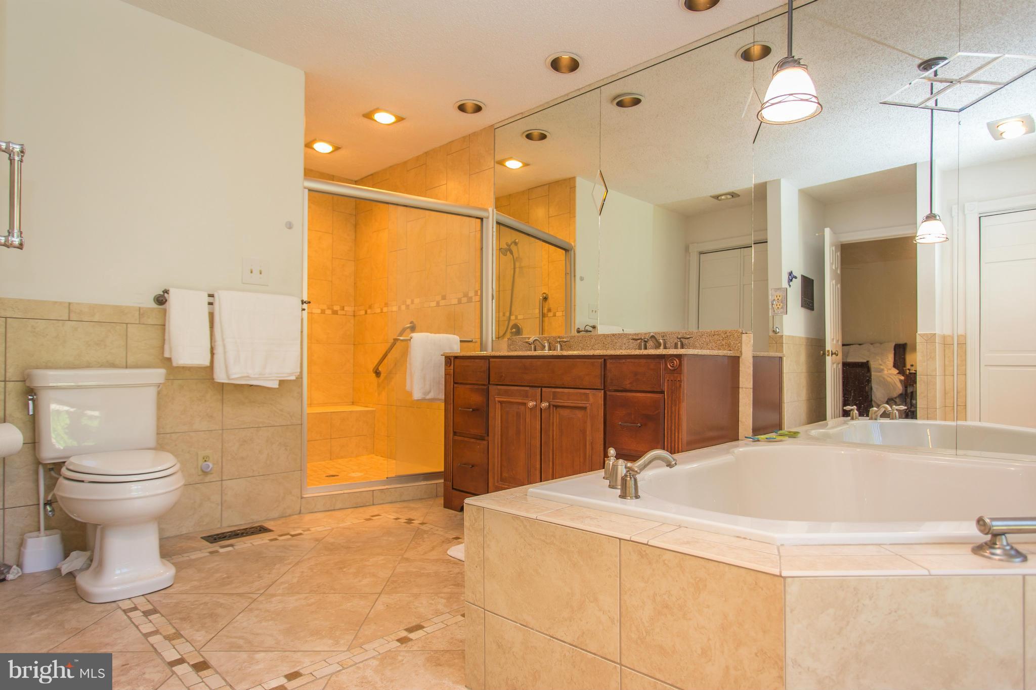 COUNTRY CLUB ESTATES - Residential