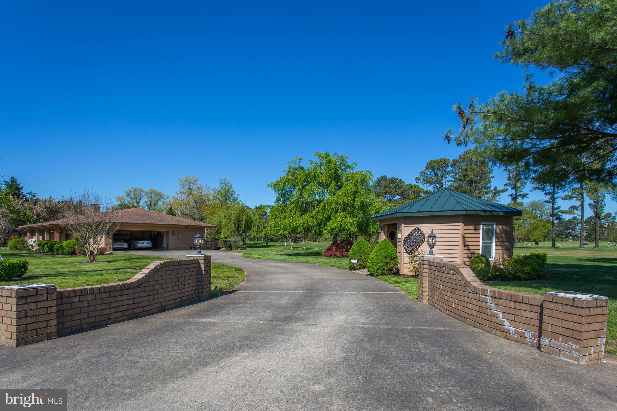 COUNTRY CLUB ESTATES - Residential