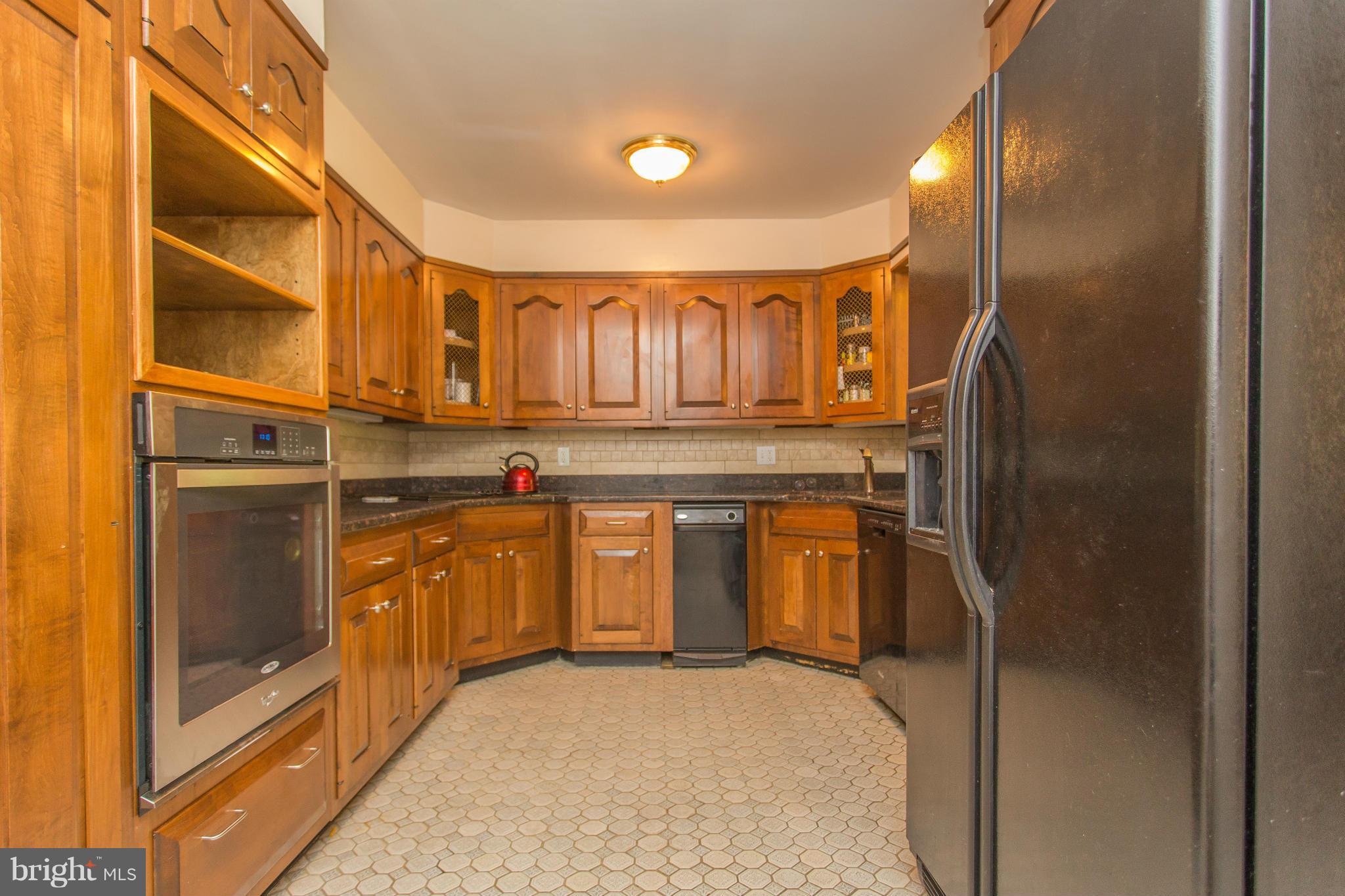 COUNTRY CLUB ESTATES - Residential