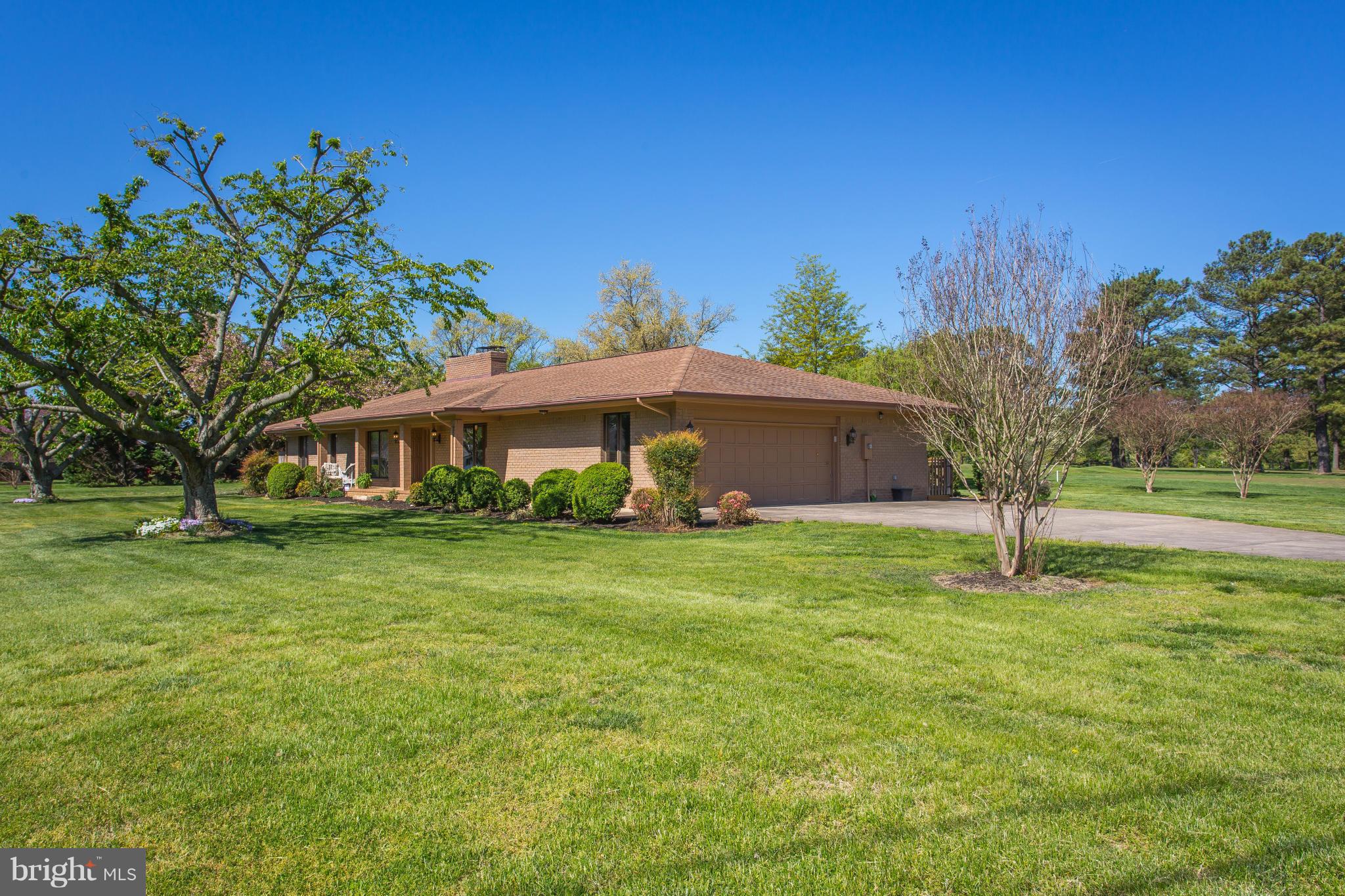 COUNTRY CLUB ESTATES - Residential