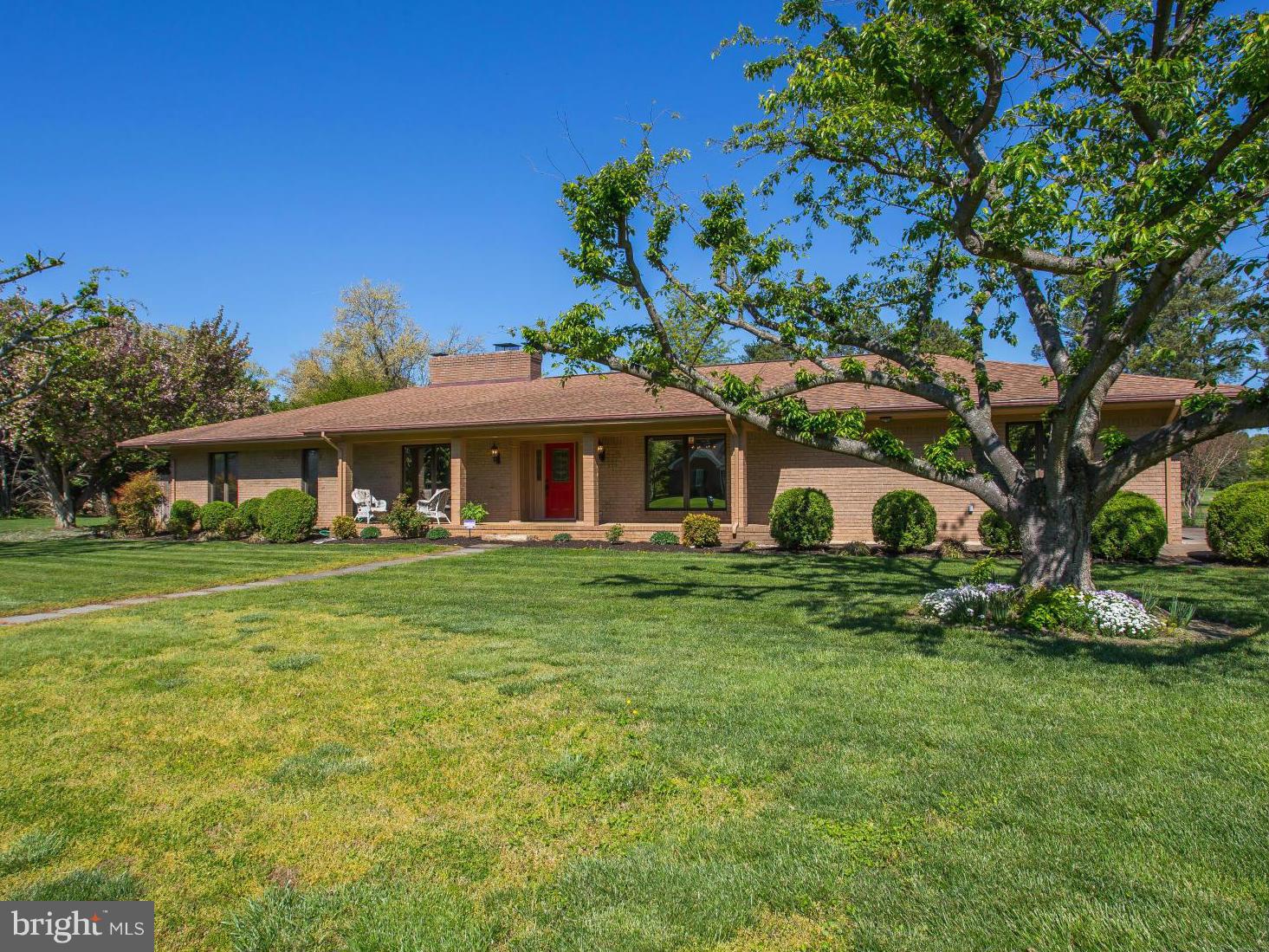 COUNTRY CLUB ESTATES - Residential