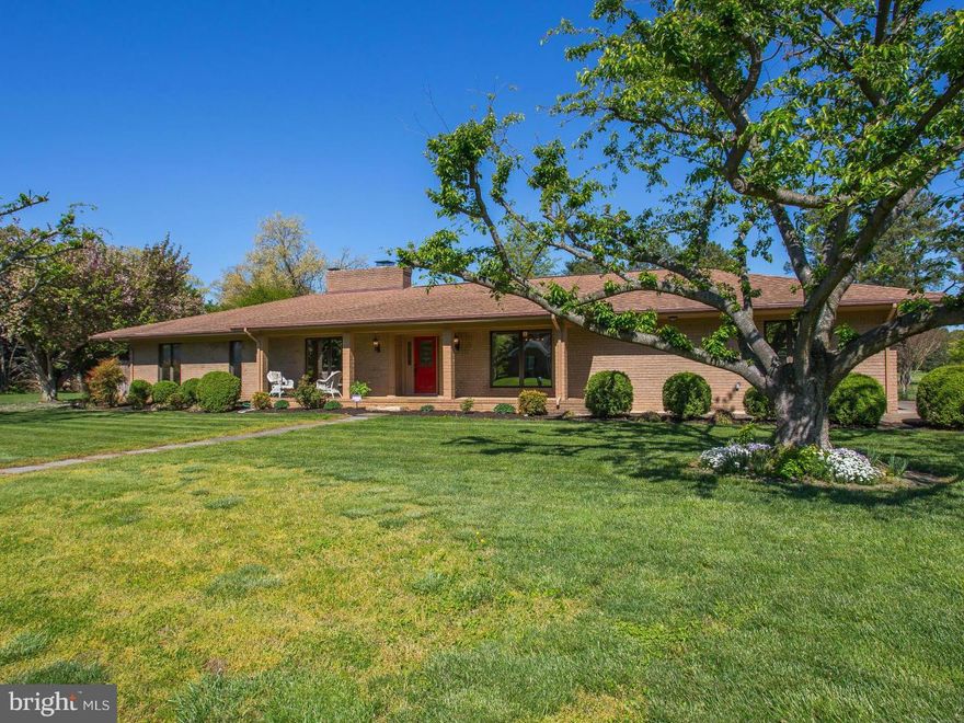 Beautiful 3BR 2.5BA 2970sf Brick Home on 13th Fairway!  Living Rm, Dining Rm, 2 Breakfast Rms, Studio Office, Fam Rm w/ Brick Fireplace. Remodeled Kitchen w/ Stainless Appliances, Granite Countertops, & Ceramic Tile Floors & Backsplash. Master BA w/ Lrg Shower & Soaking Tub.  Lots of Natural Light! Enjoy gorgeous views from 2 Decks & Stone Patio! Professionally Landscaped.  Charming Gazebo/Shed.