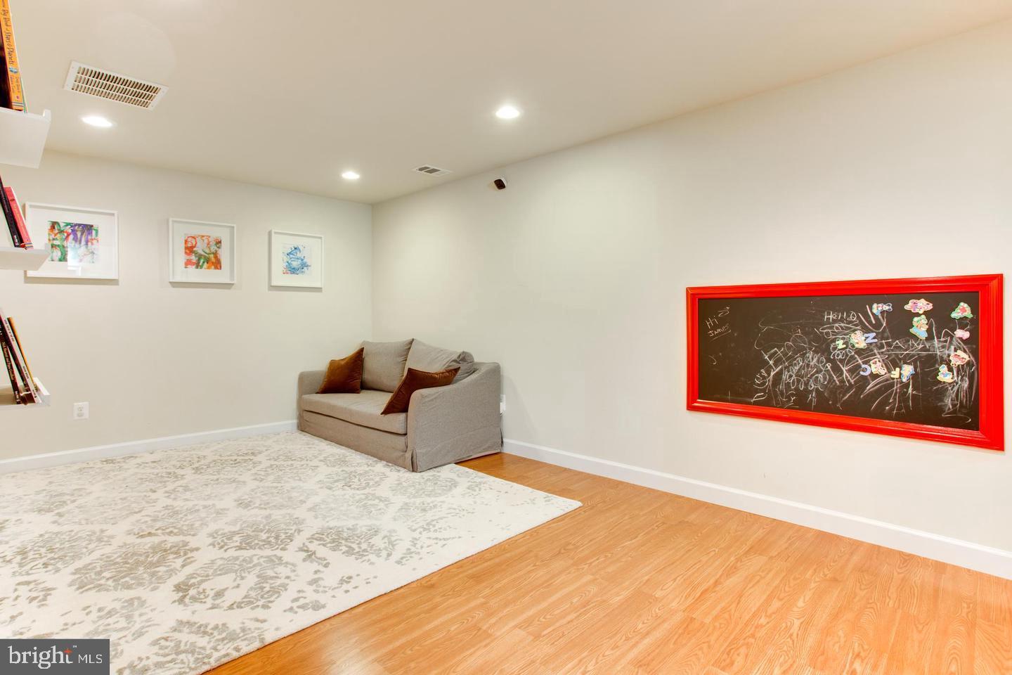 GLEN COVE - Residential Lease