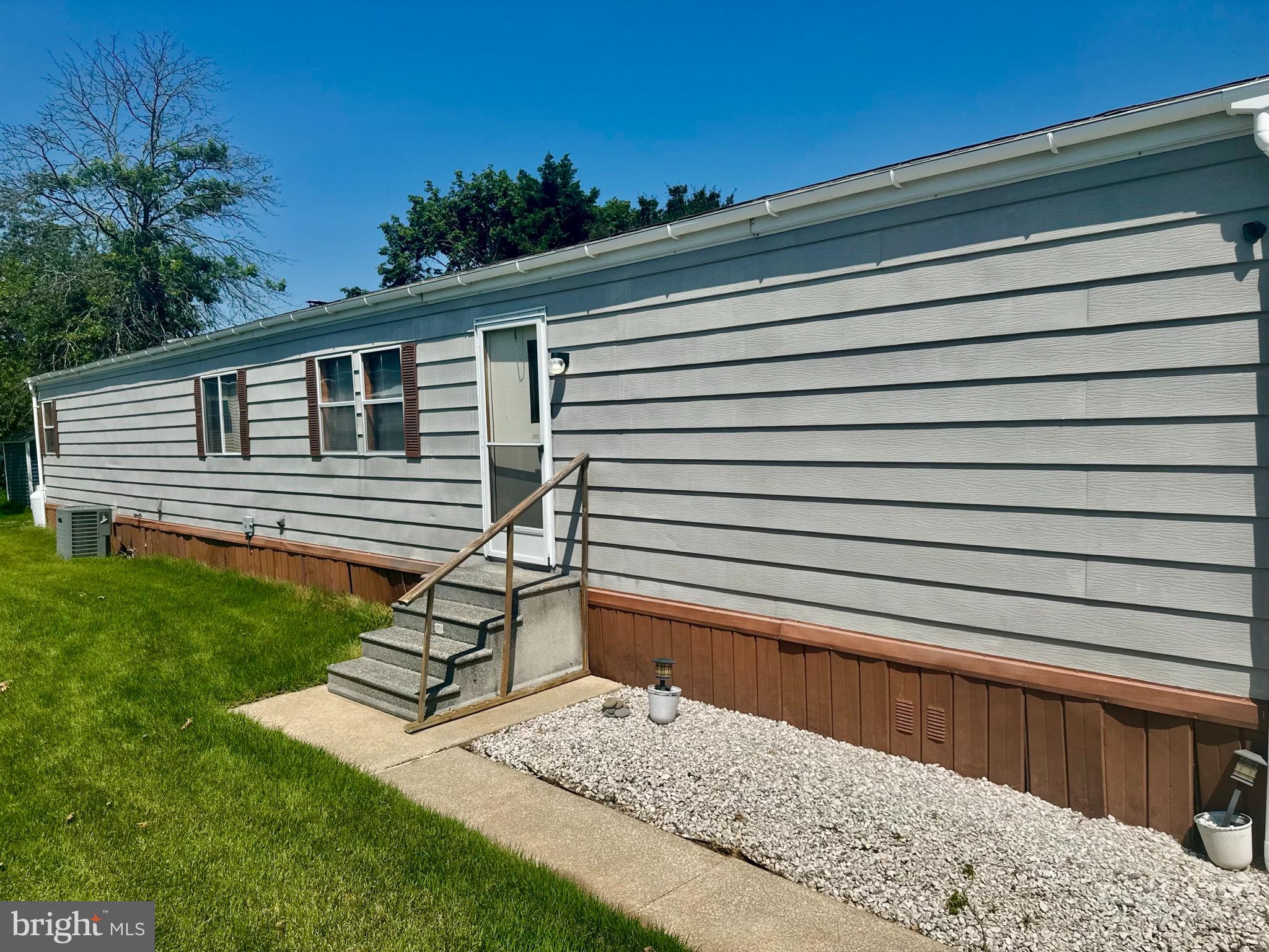 WHISPERING PINE MHP - Residential