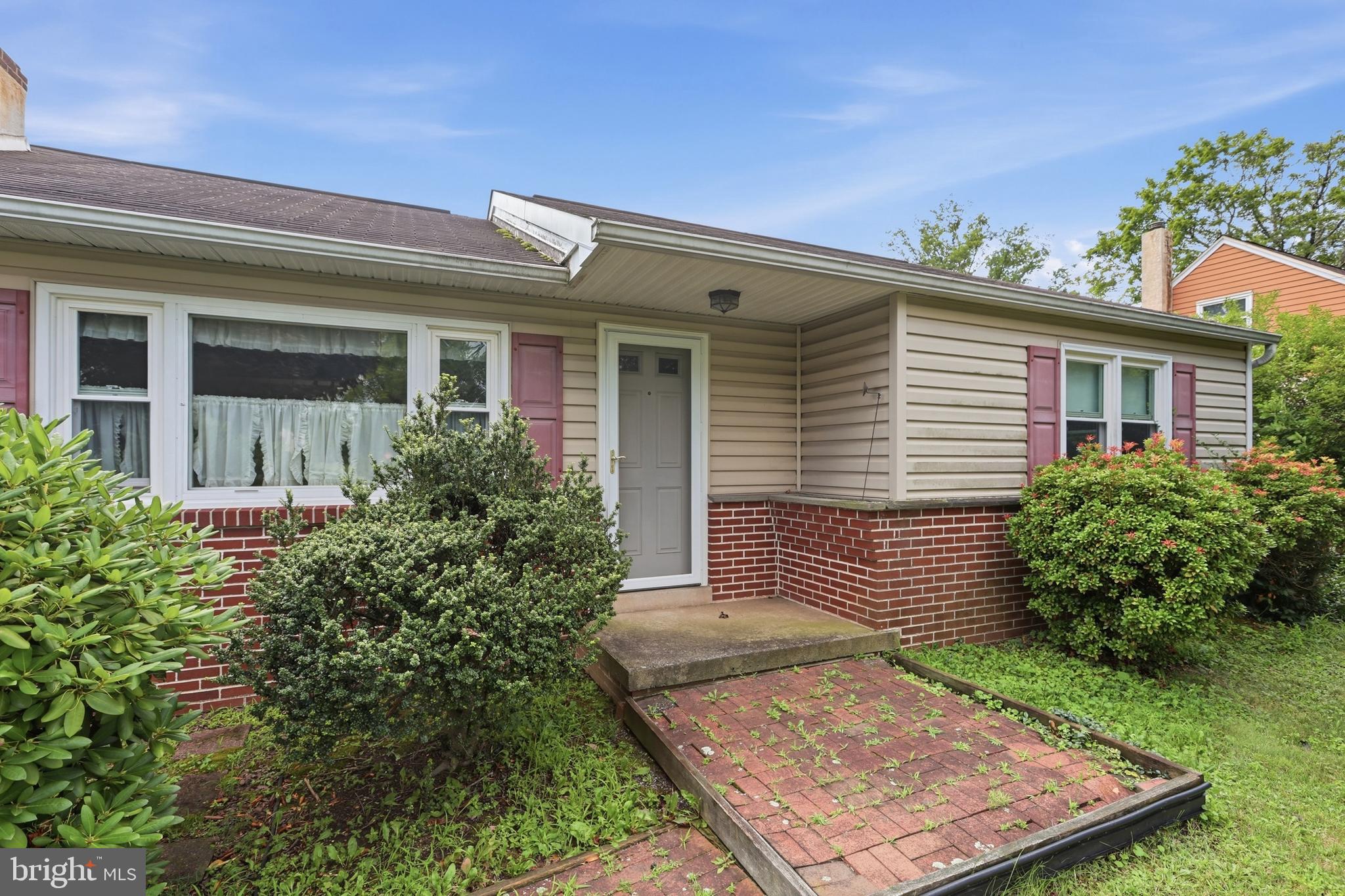105 N RIDGE ROAD