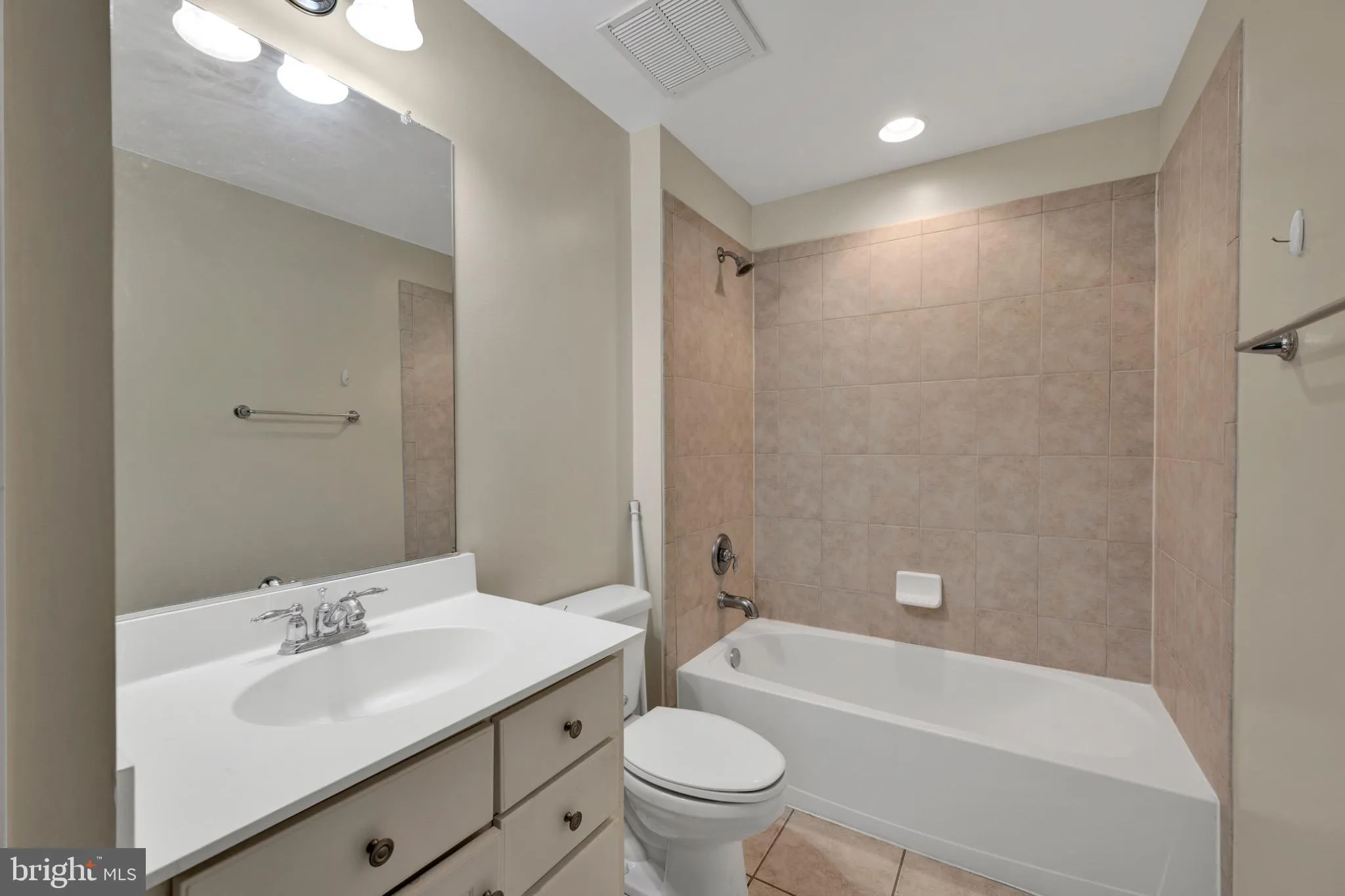 Harbeson, Delaware 19951, United States, 5 Bedrooms Bedrooms, ,4 BathroomsBathrooms,Residential,Active,182934