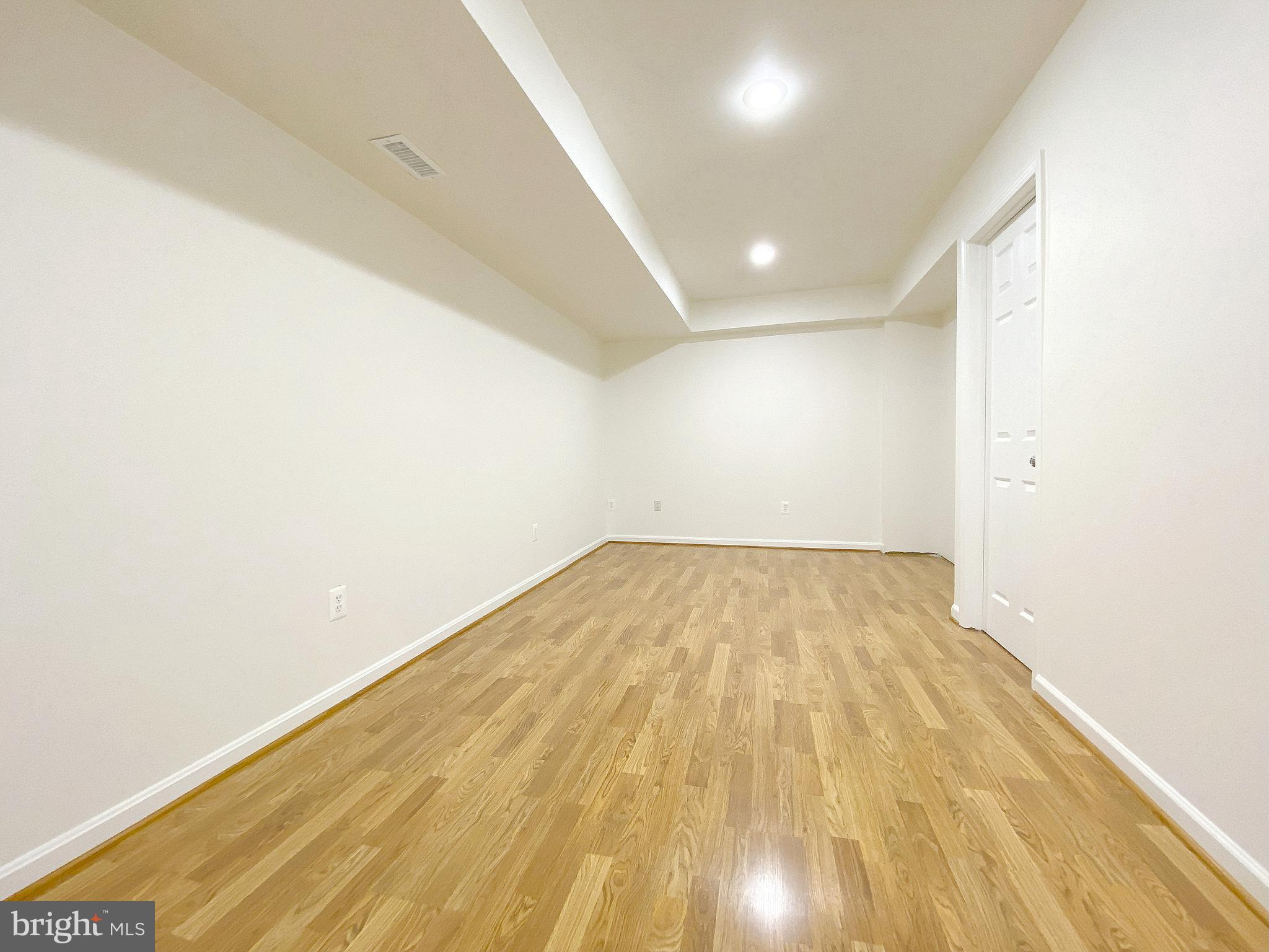 VALLEY VIEW MANOR - Residential Lease