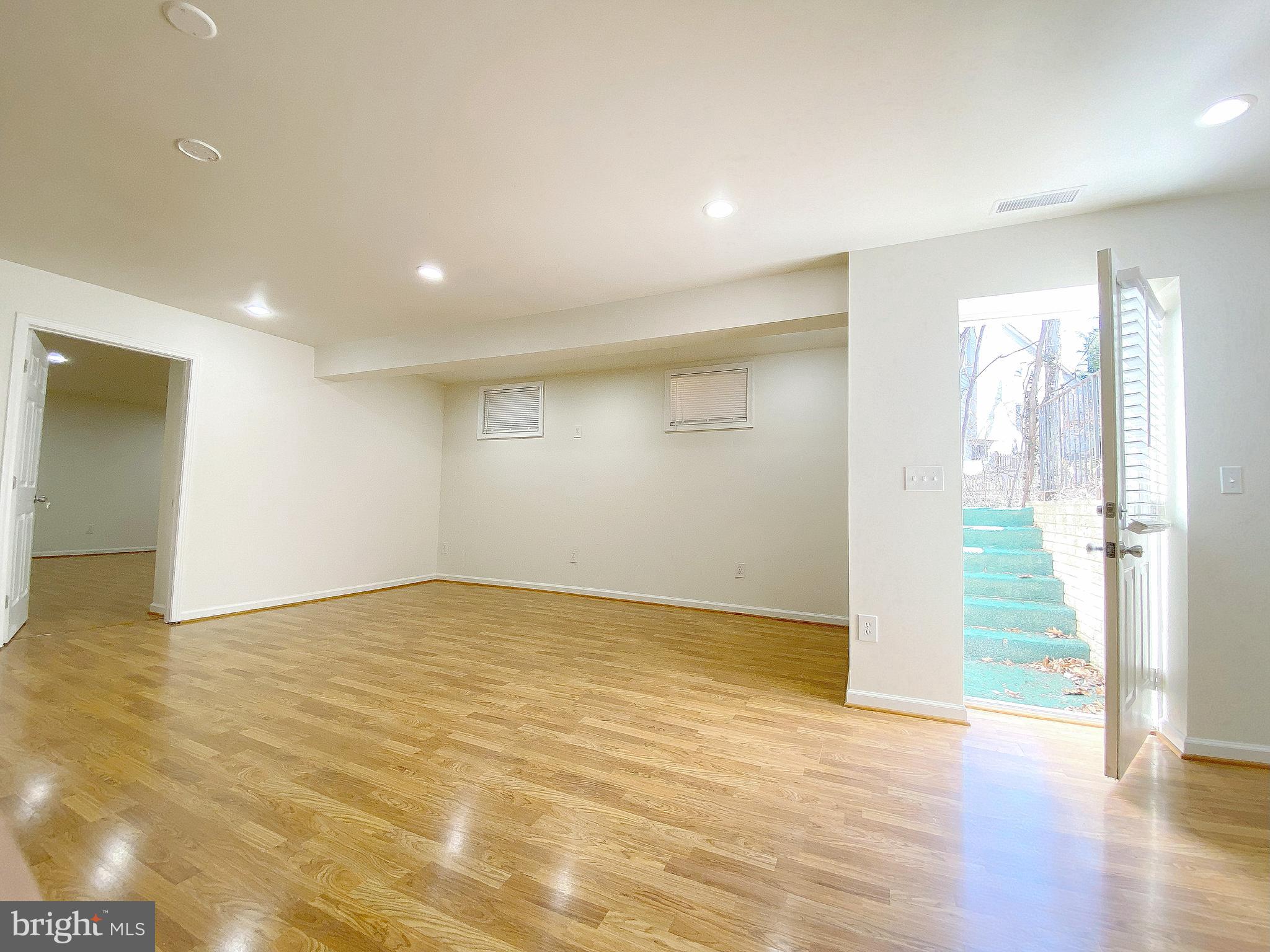 VALLEY VIEW MANOR - Residential Lease