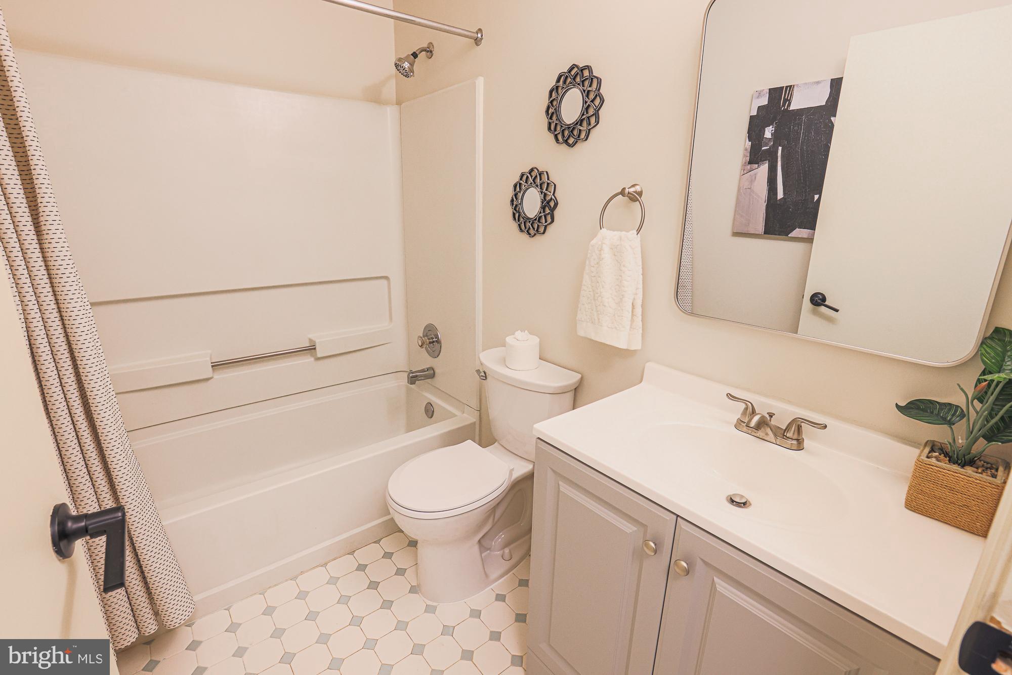 OAKS OF HARFORD - Residential