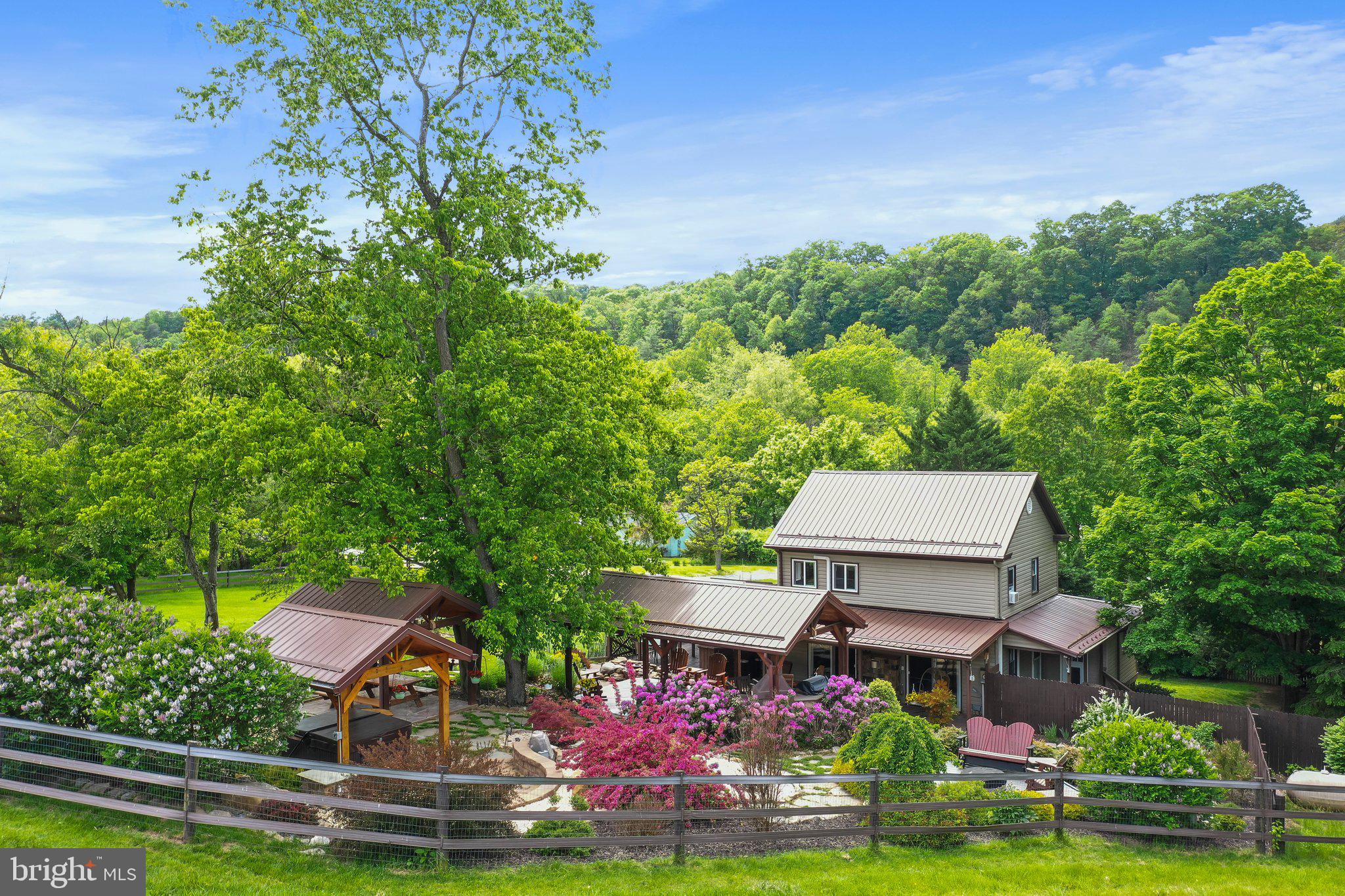 SLEEPY CREEK ORCHARD - Farm