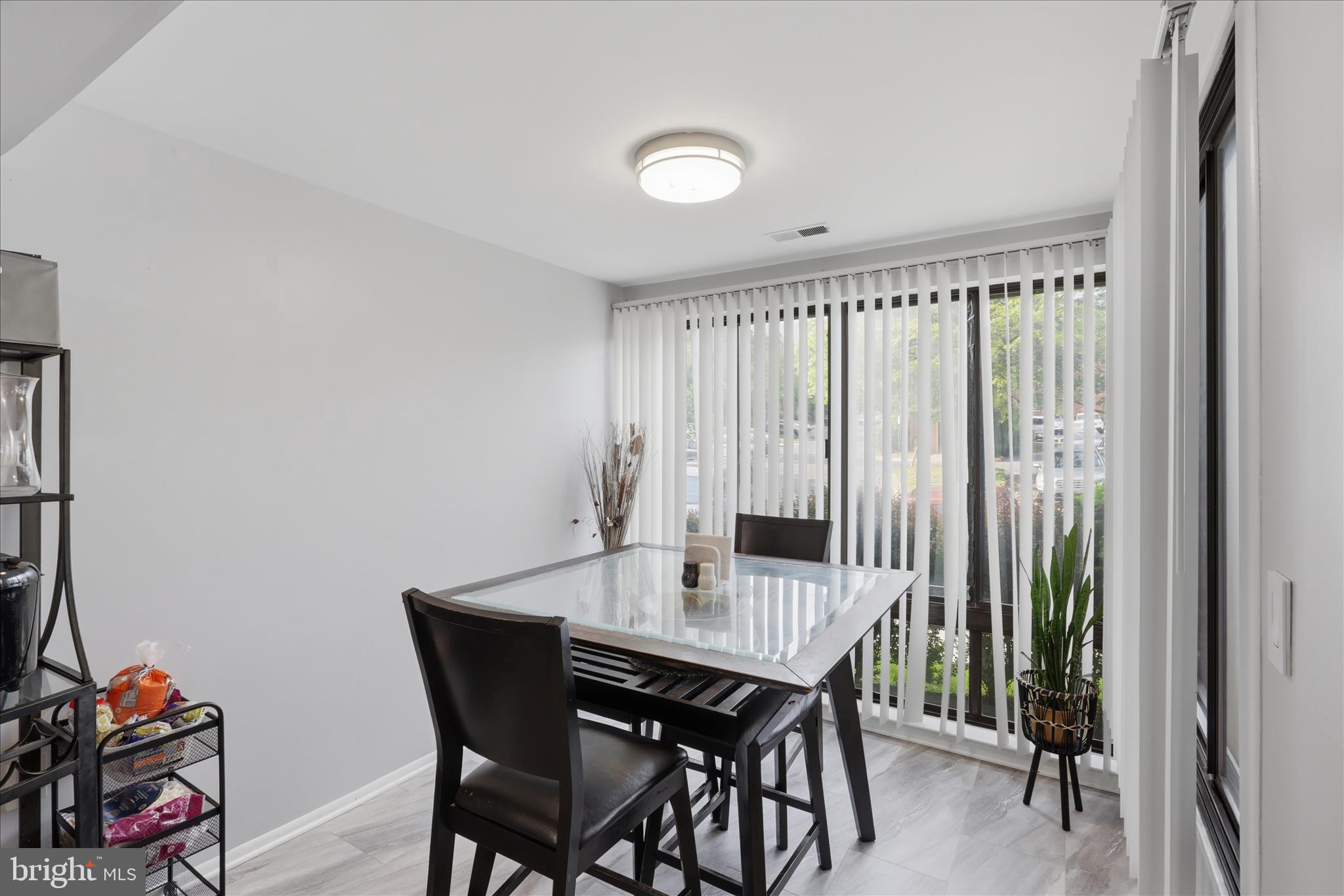 FARMINGDALE - Residential