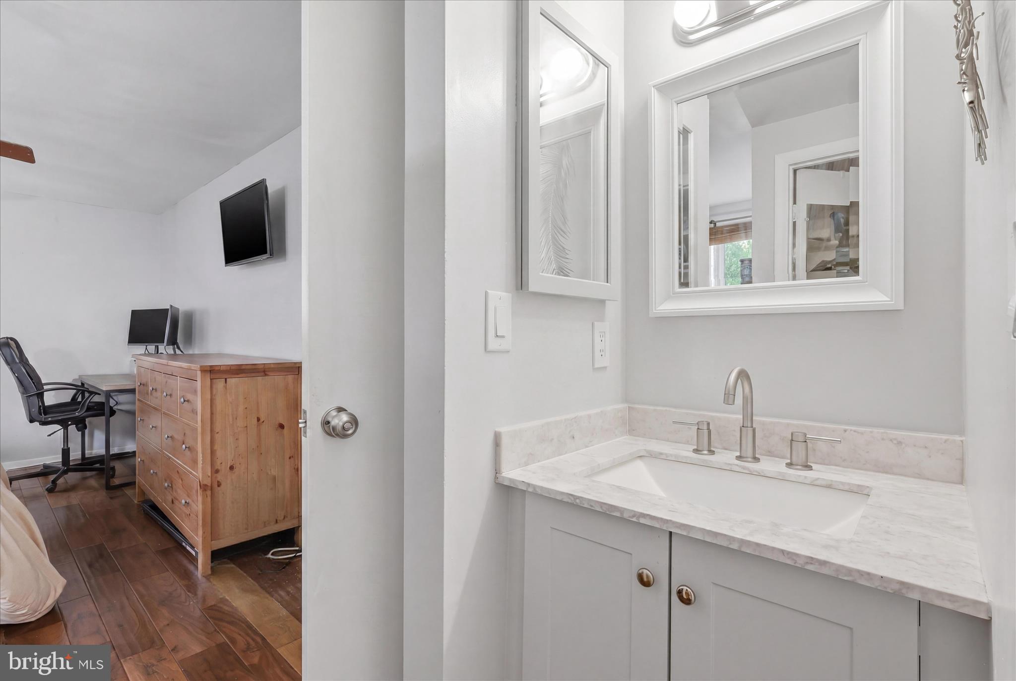 FARMINGDALE - Residential