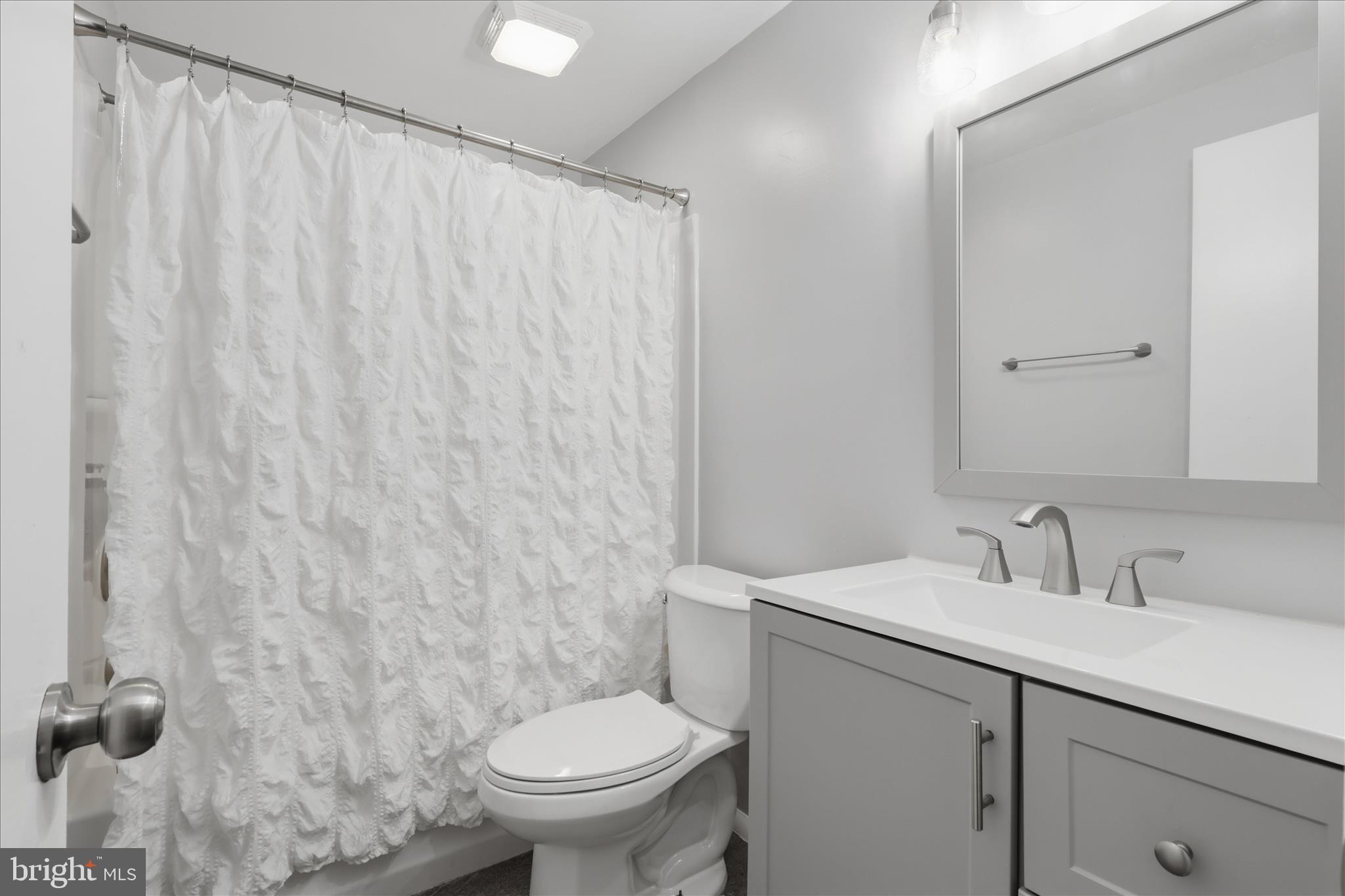 FARMINGDALE - Residential