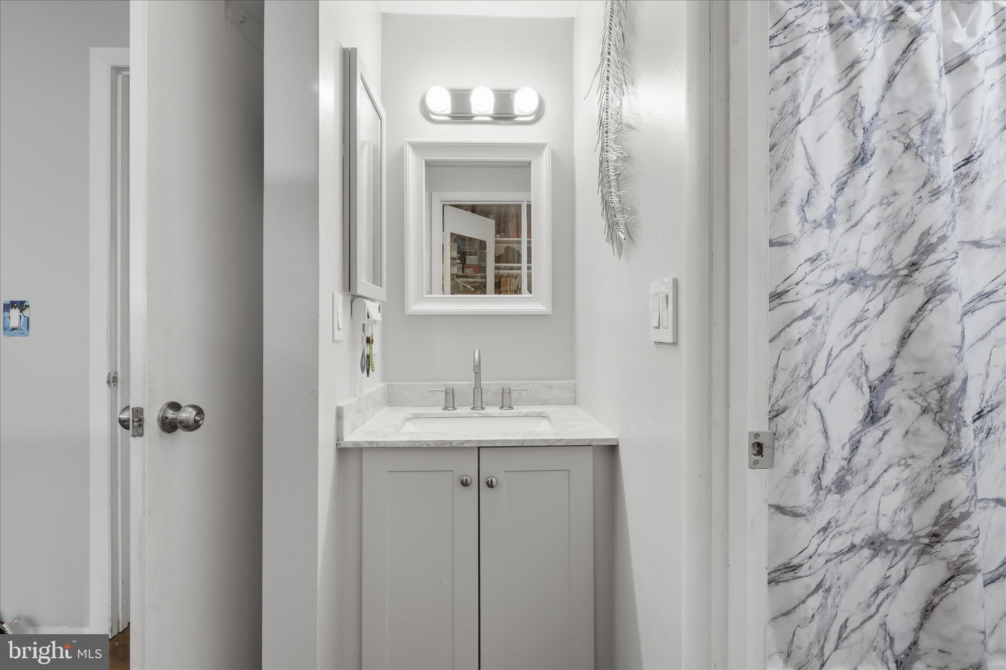 FARMINGDALE - Residential