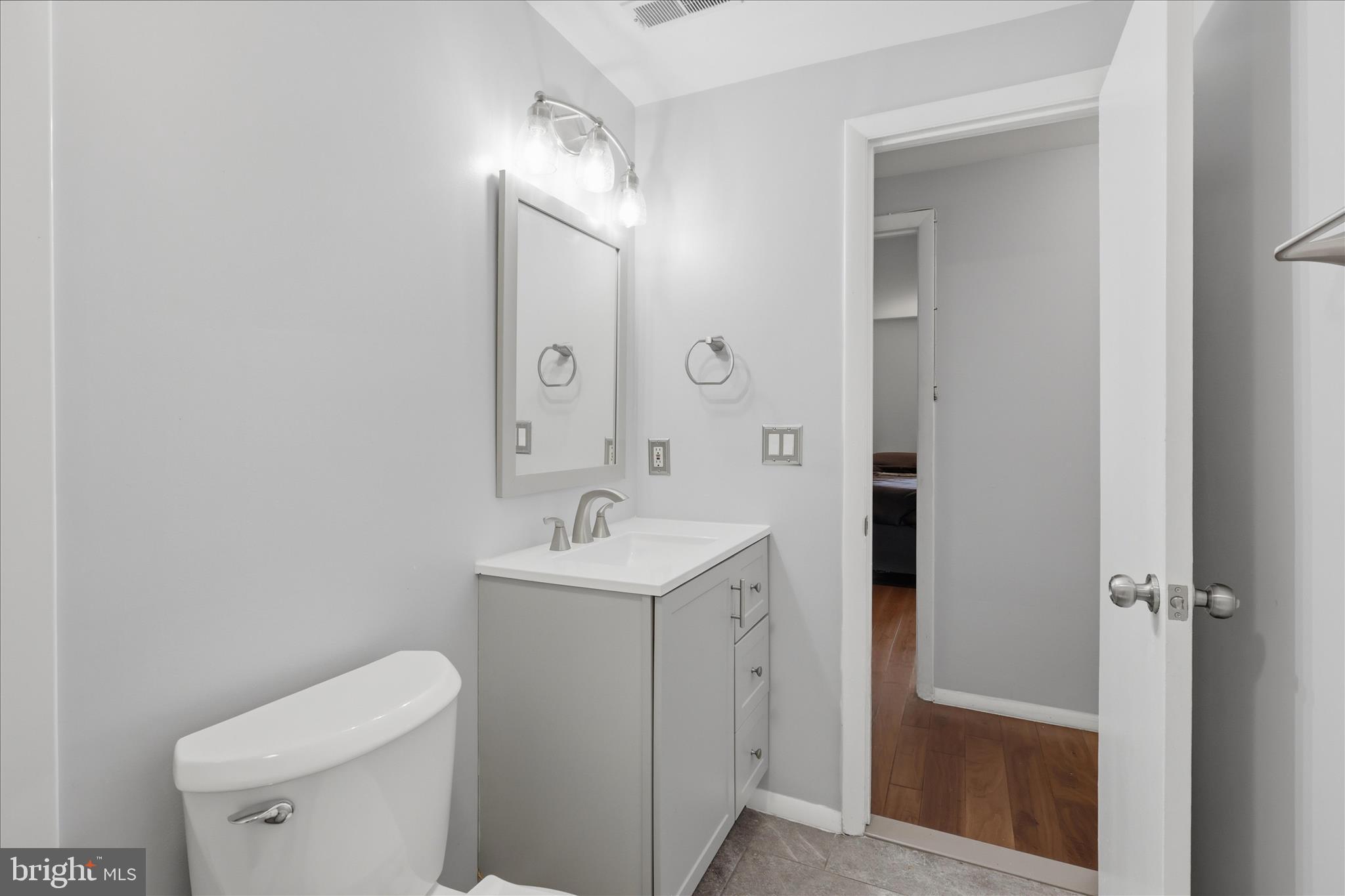 FARMINGDALE - Residential