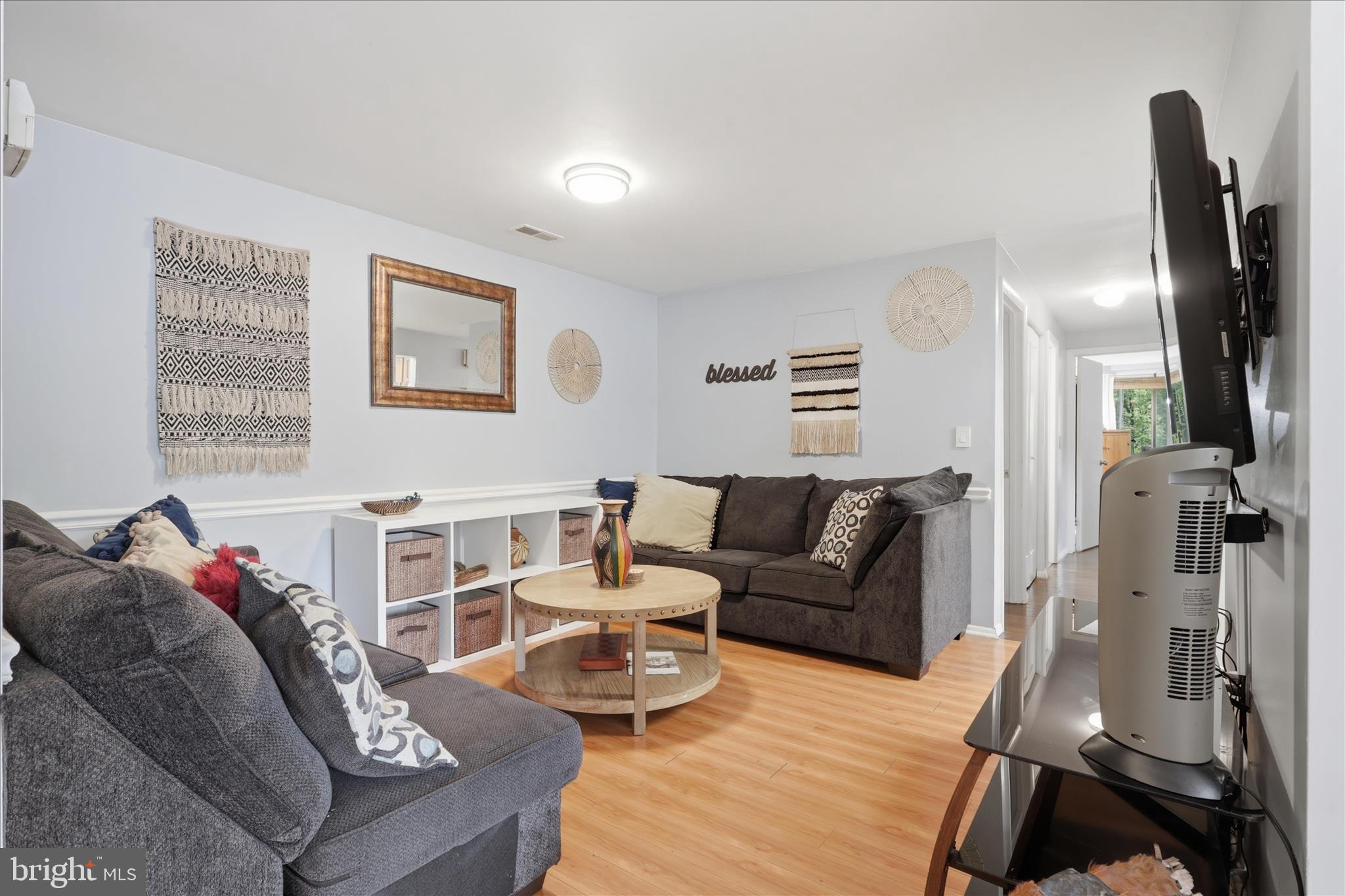 FARMINGDALE - Residential