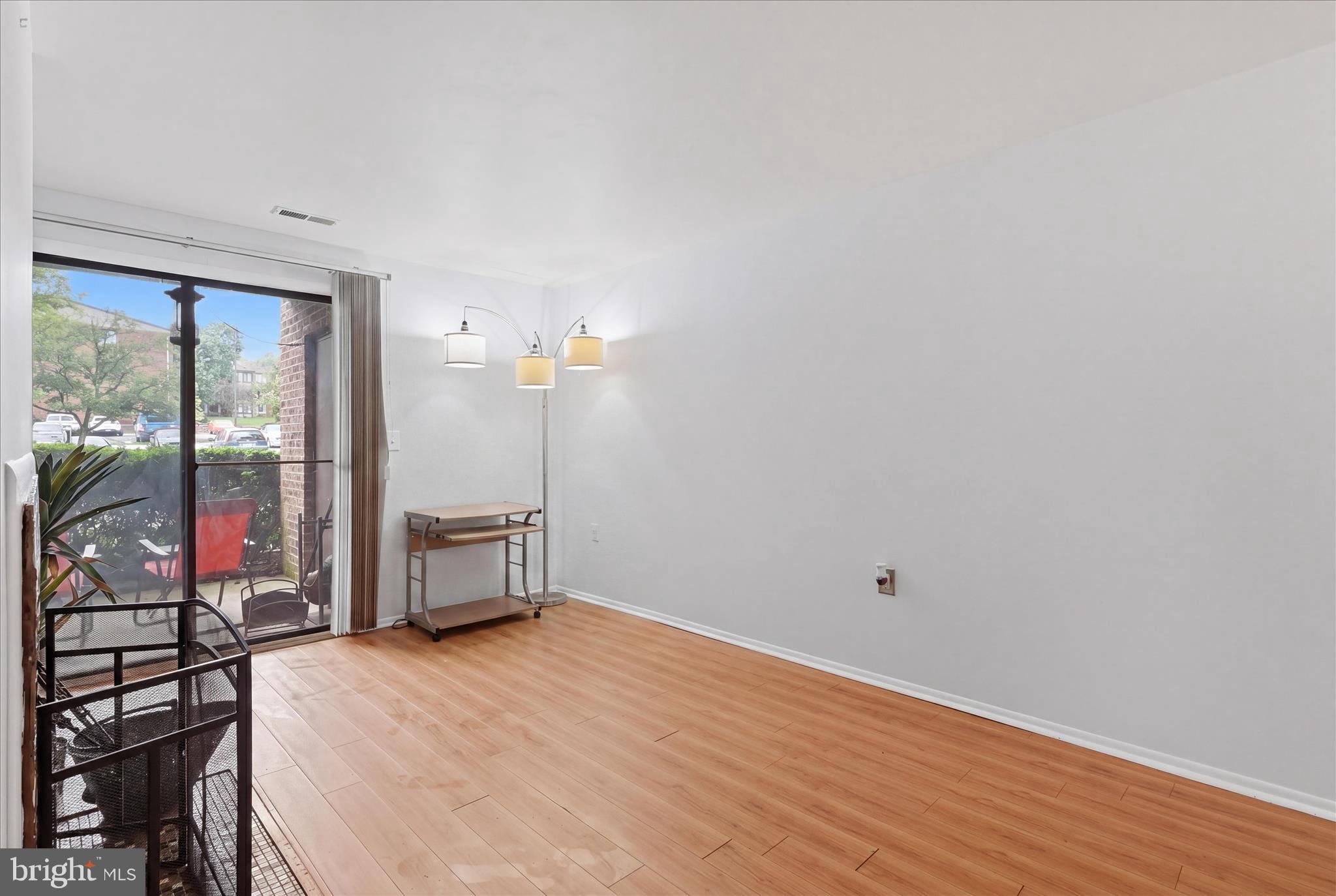 FARMINGDALE - Residential