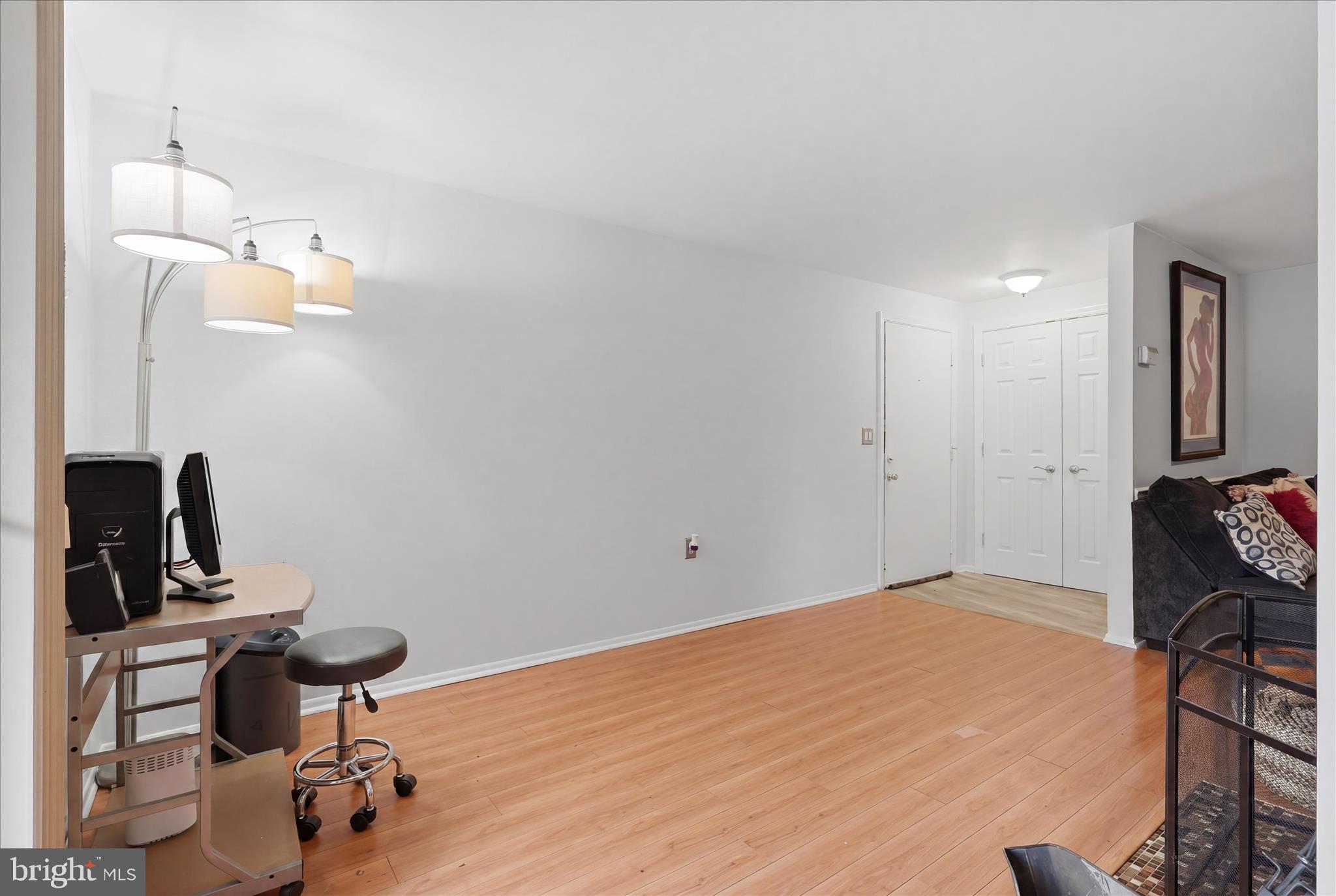 FARMINGDALE - Residential