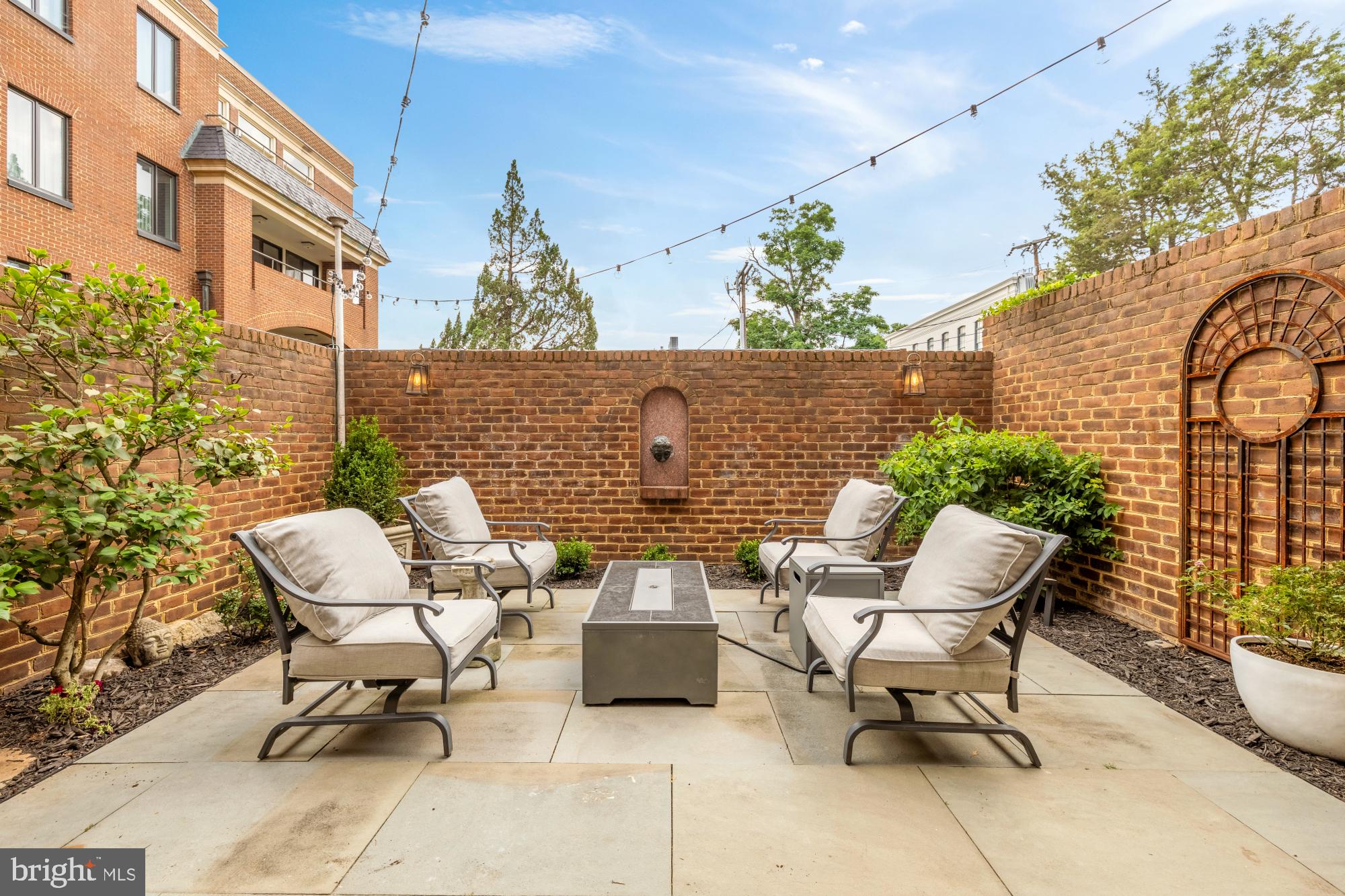 OLD TOWN ALEXANDRIA - Residential