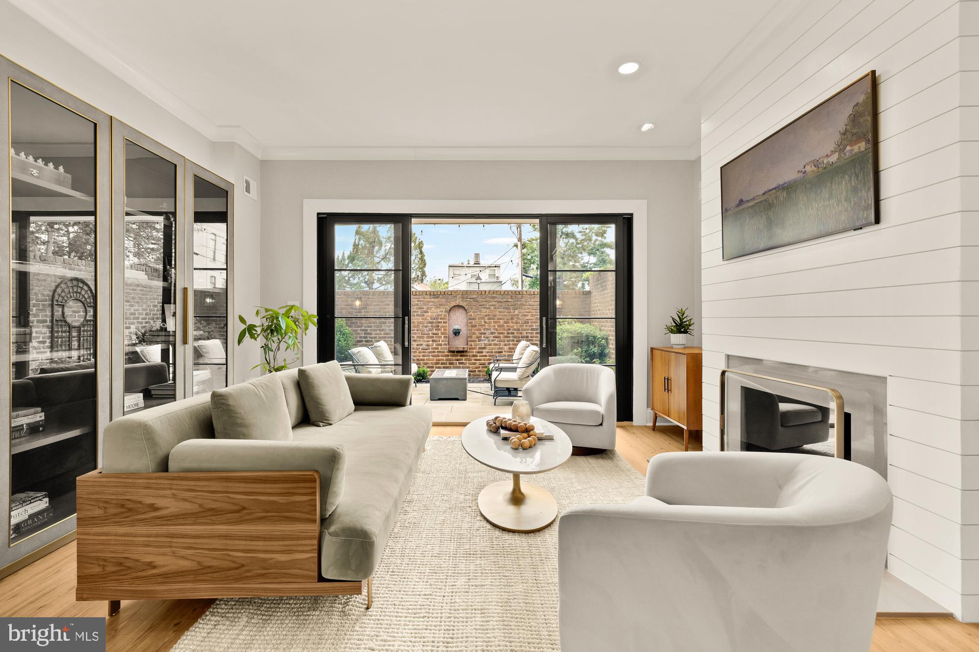 OLD TOWN ALEXANDRIA - Residential