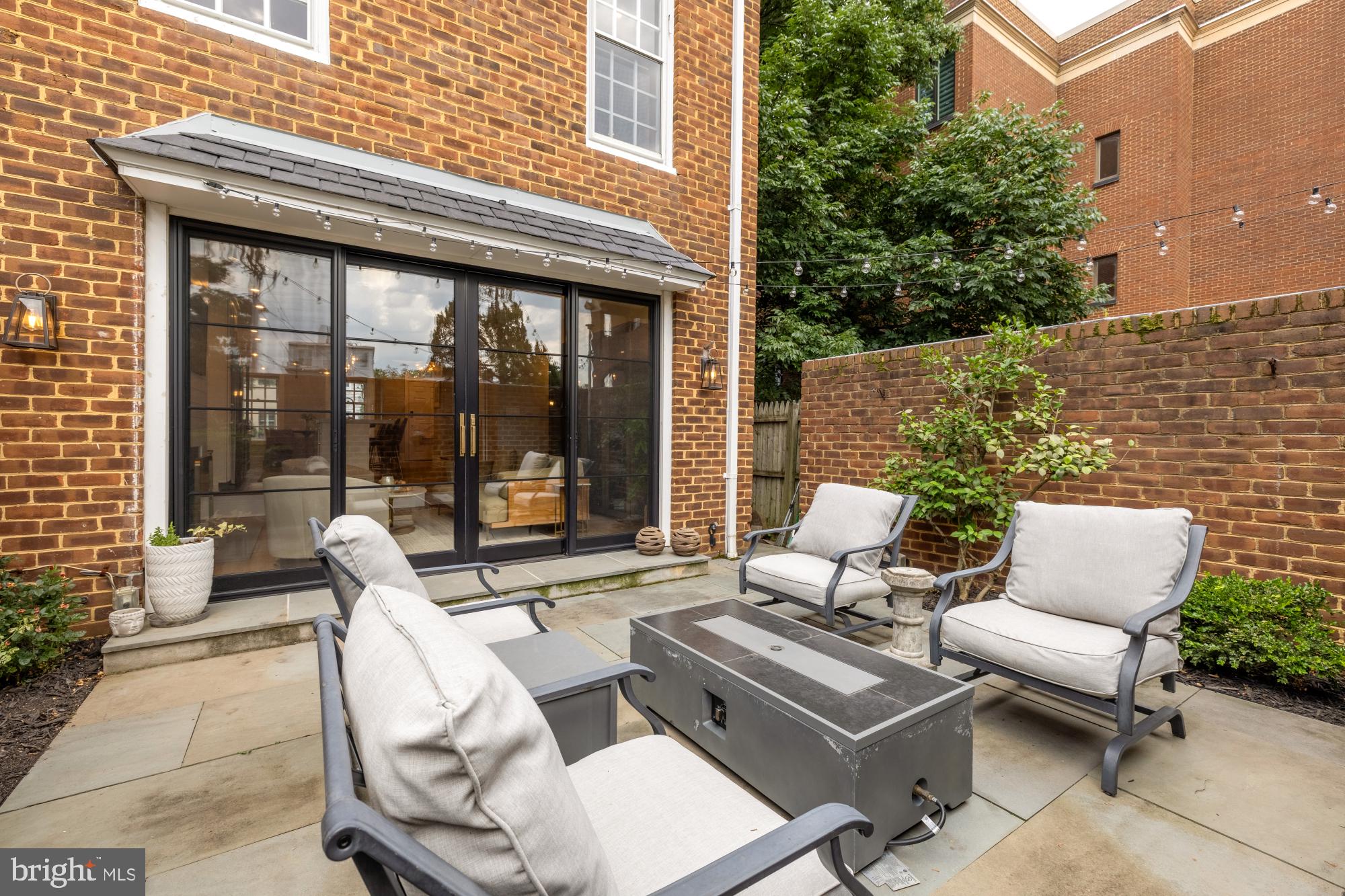 OLD TOWN ALEXANDRIA - Residential