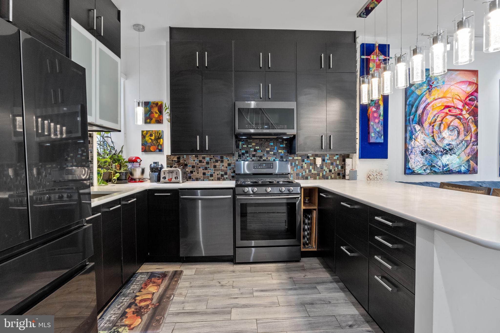 703 S 6TH STREET