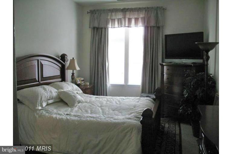 THE ROYALTON - Residential Lease