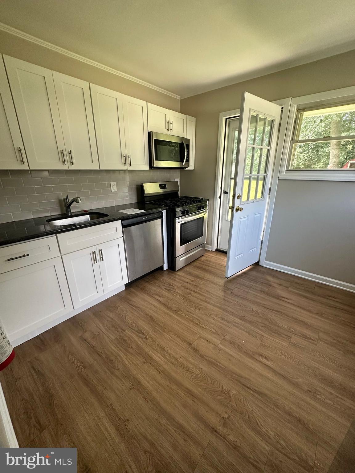 1075 FIRESIDE AVENUE