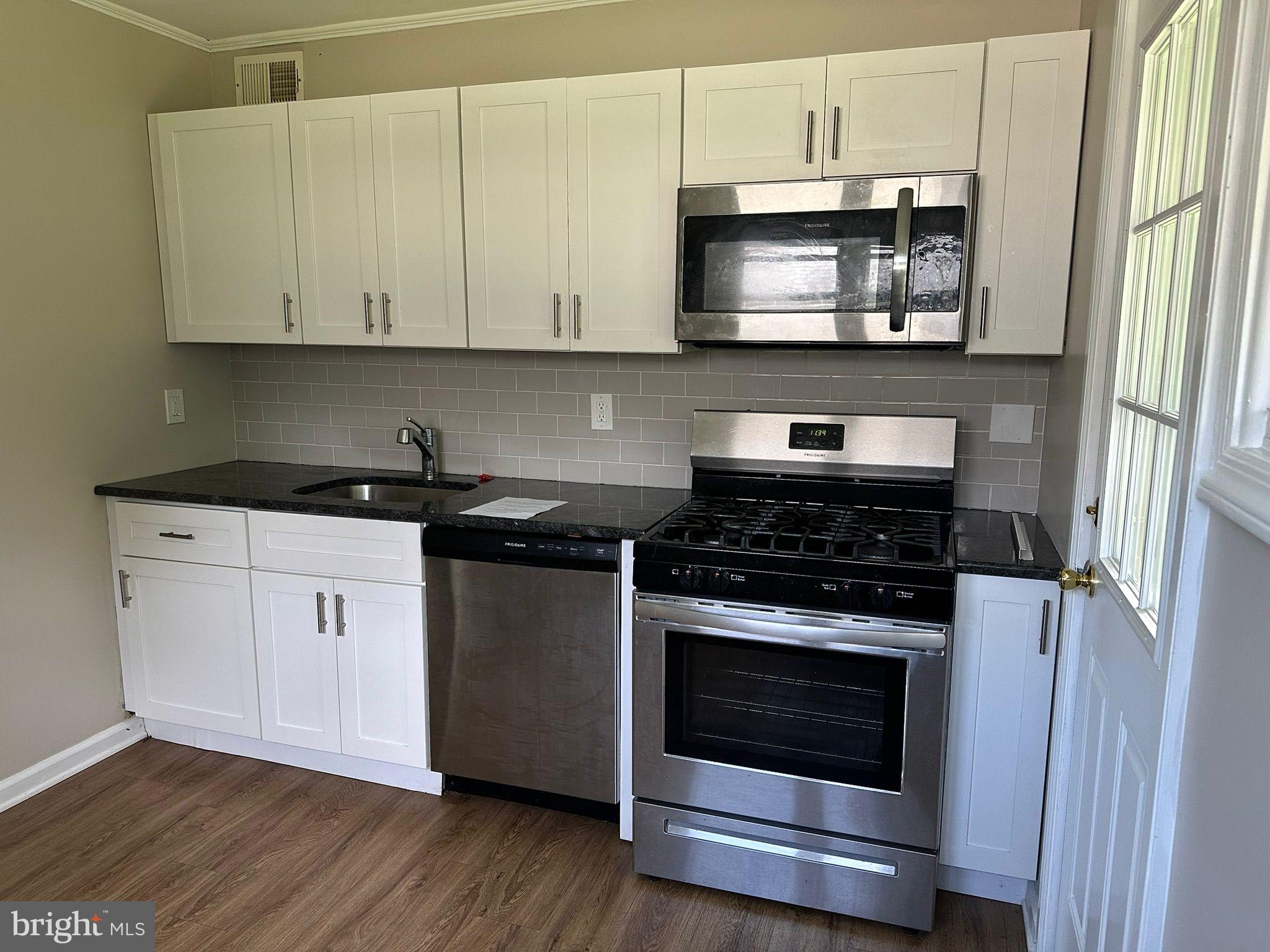 1075 FIRESIDE AVENUE