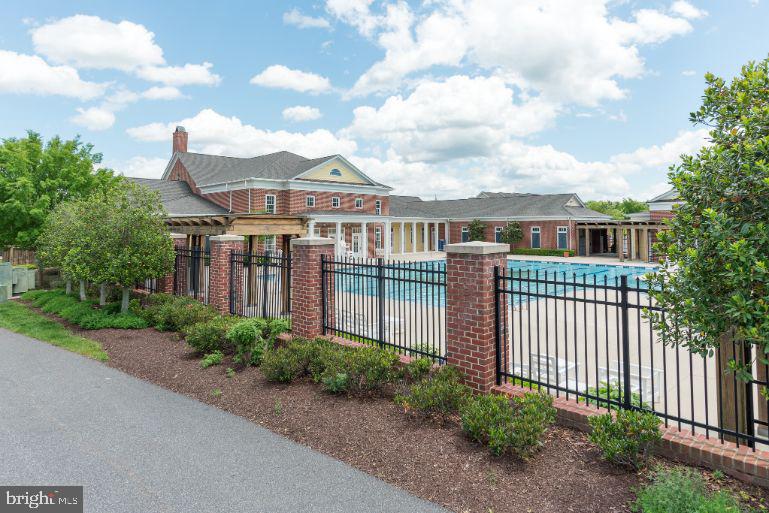 LADYSMITH VILLAGE - Residential