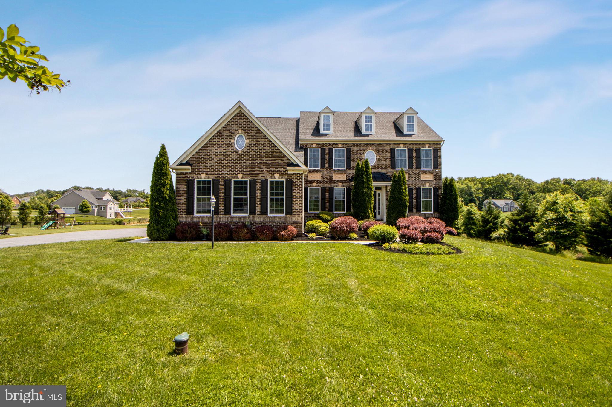 THE WARFIELDS II - Residential