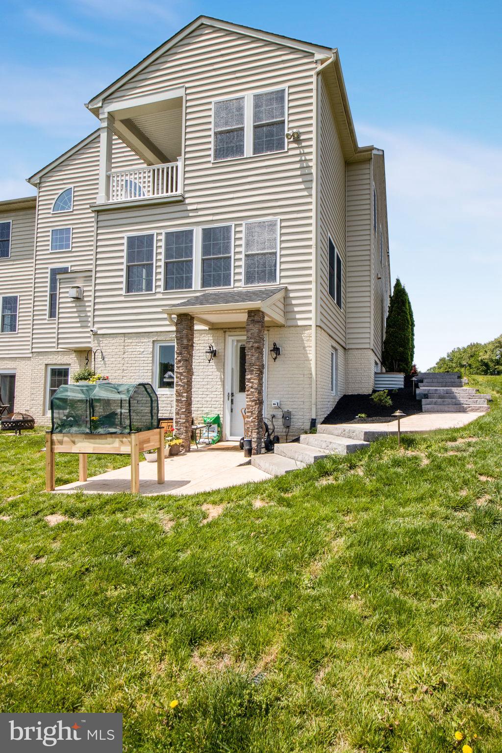 THE WARFIELDS II - Residential