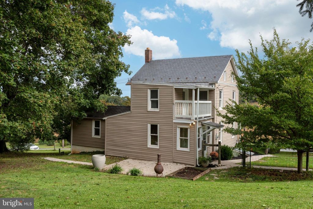 Photo of 2372 Mount Zion Road, YORK, PA 17406 (MLS # PAYK2091442)