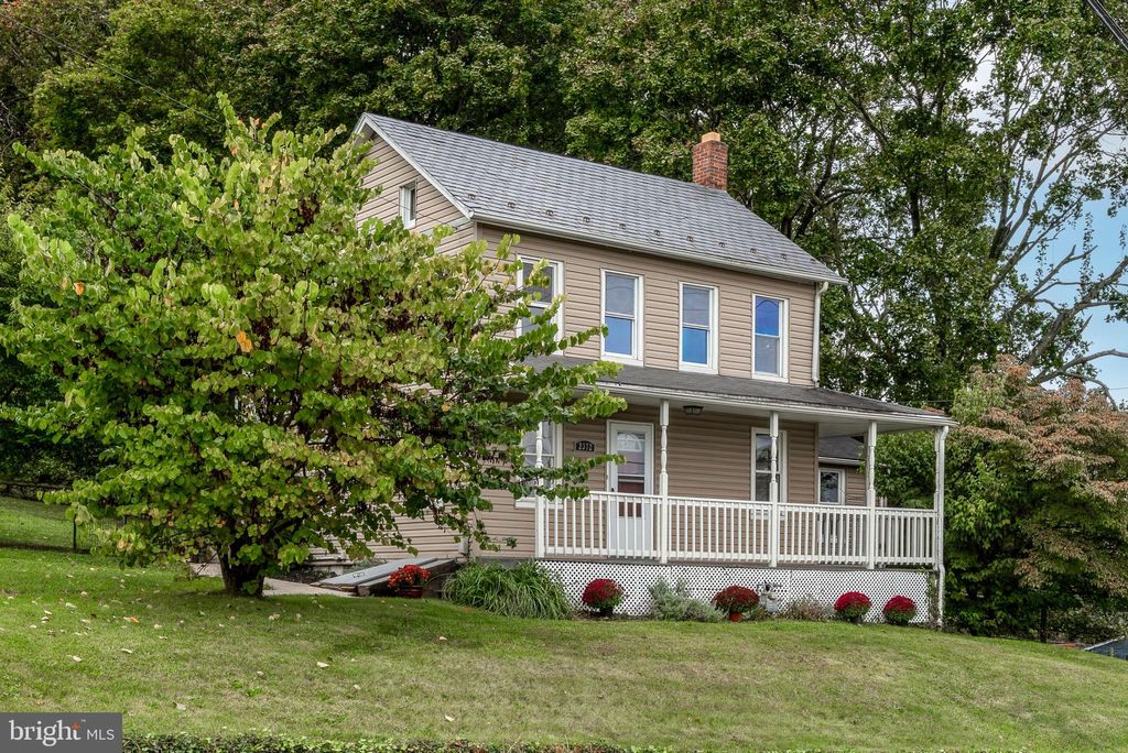 Photo of 2372 Mount Zion Road, YORK, PA 17406 (MLS # PAYK2091442)