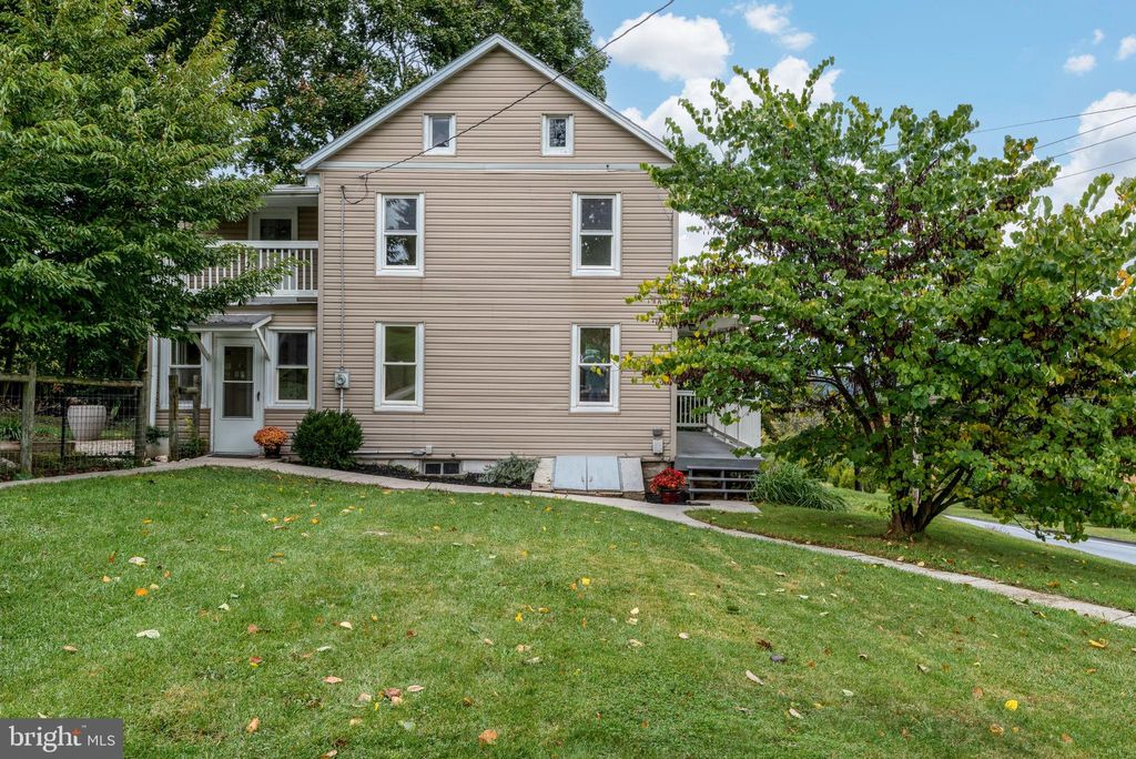 Photo of 2372 Mount Zion Road, YORK, PA 17406 (MLS # PAYK2091442)