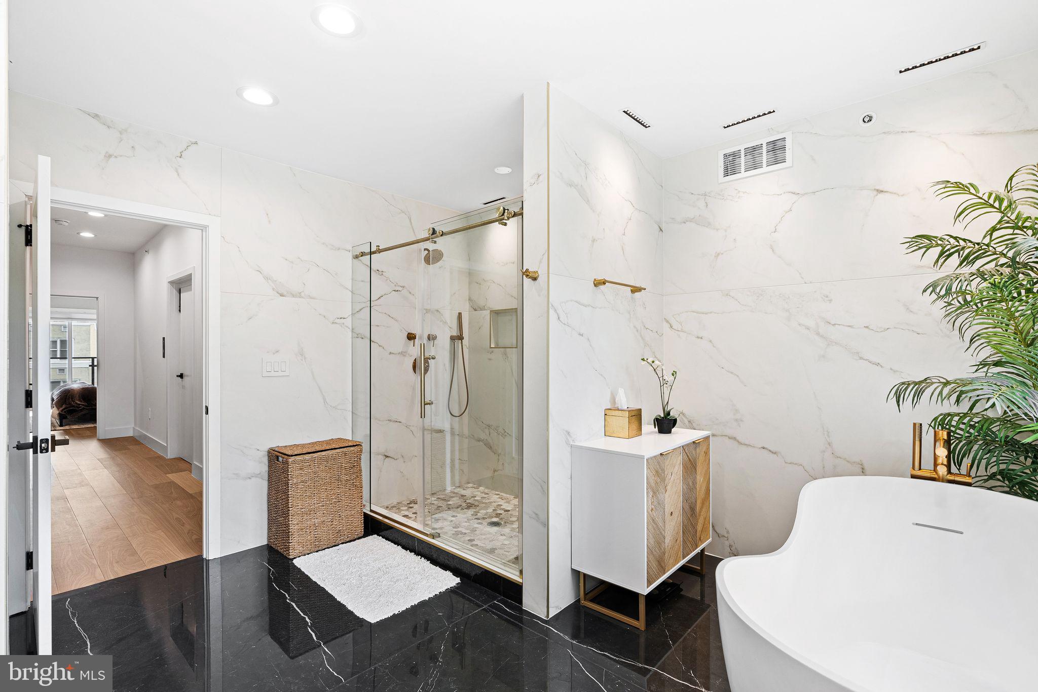 LOGAN CIRCLE - Residential