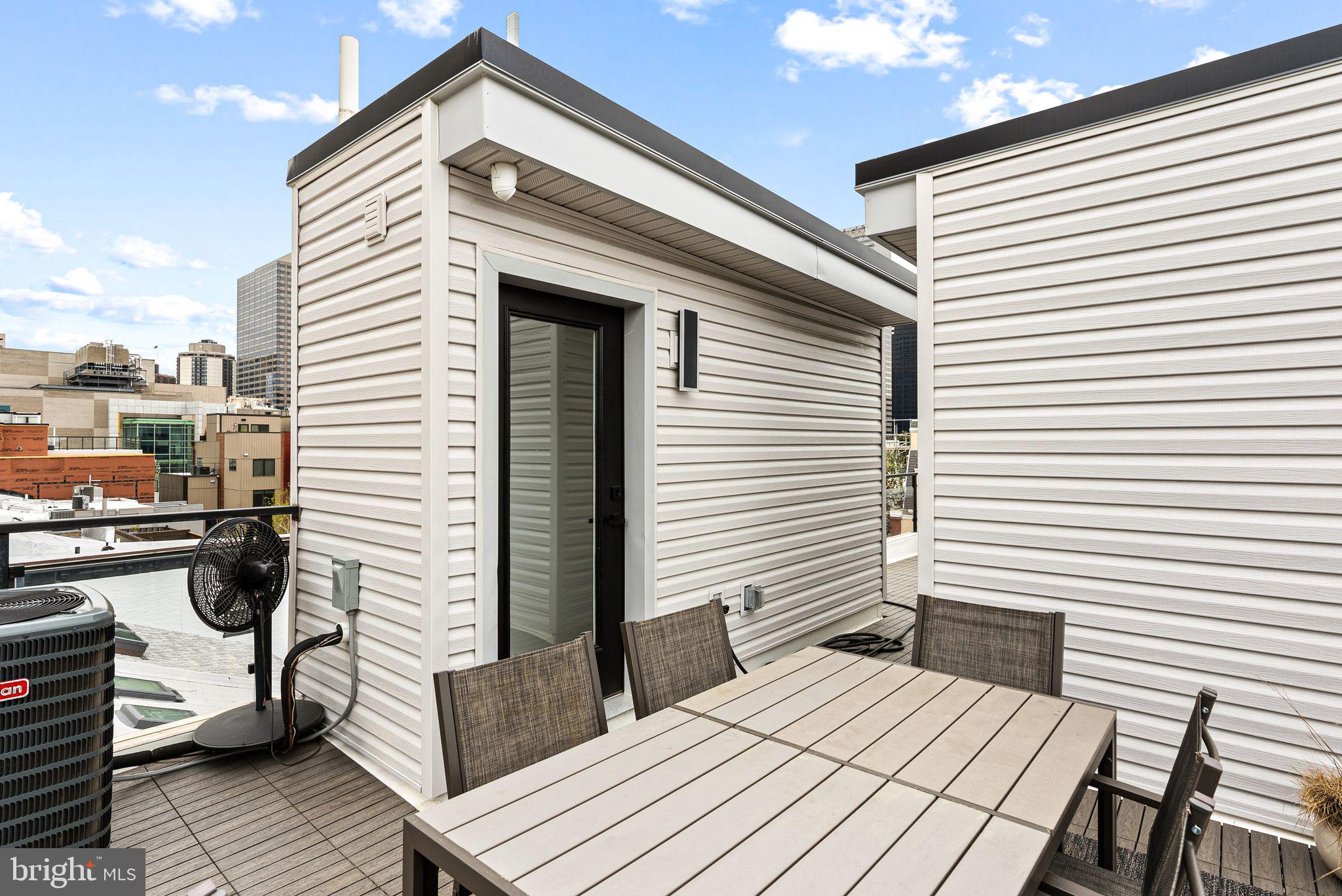 LOGAN CIRCLE - Residential